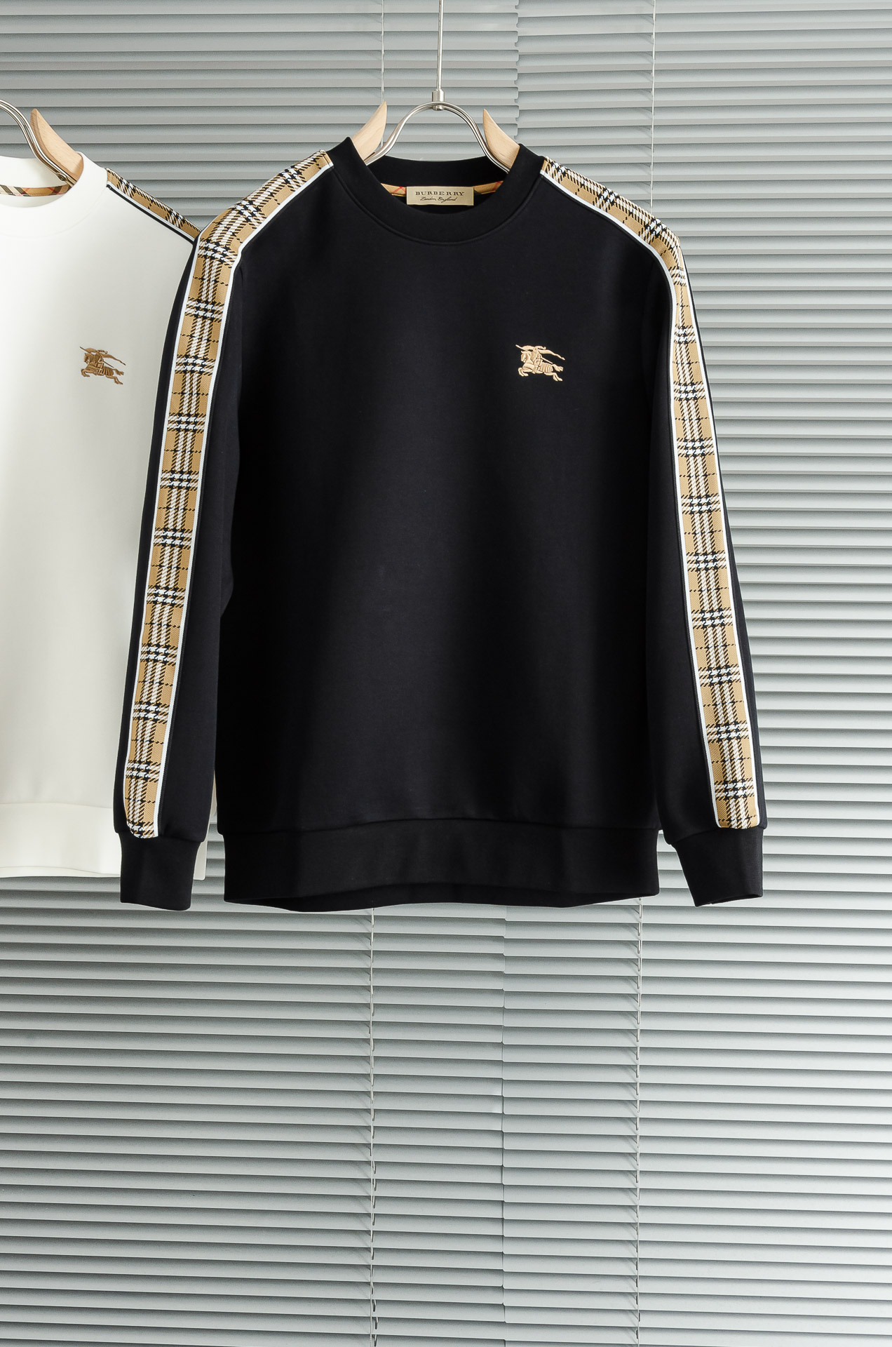 BURBERRY 2025FW新品 空气层肌理感客供进口舒适透气挺括版 拼皮料修饰拉链翻领长袖男士卫衣#