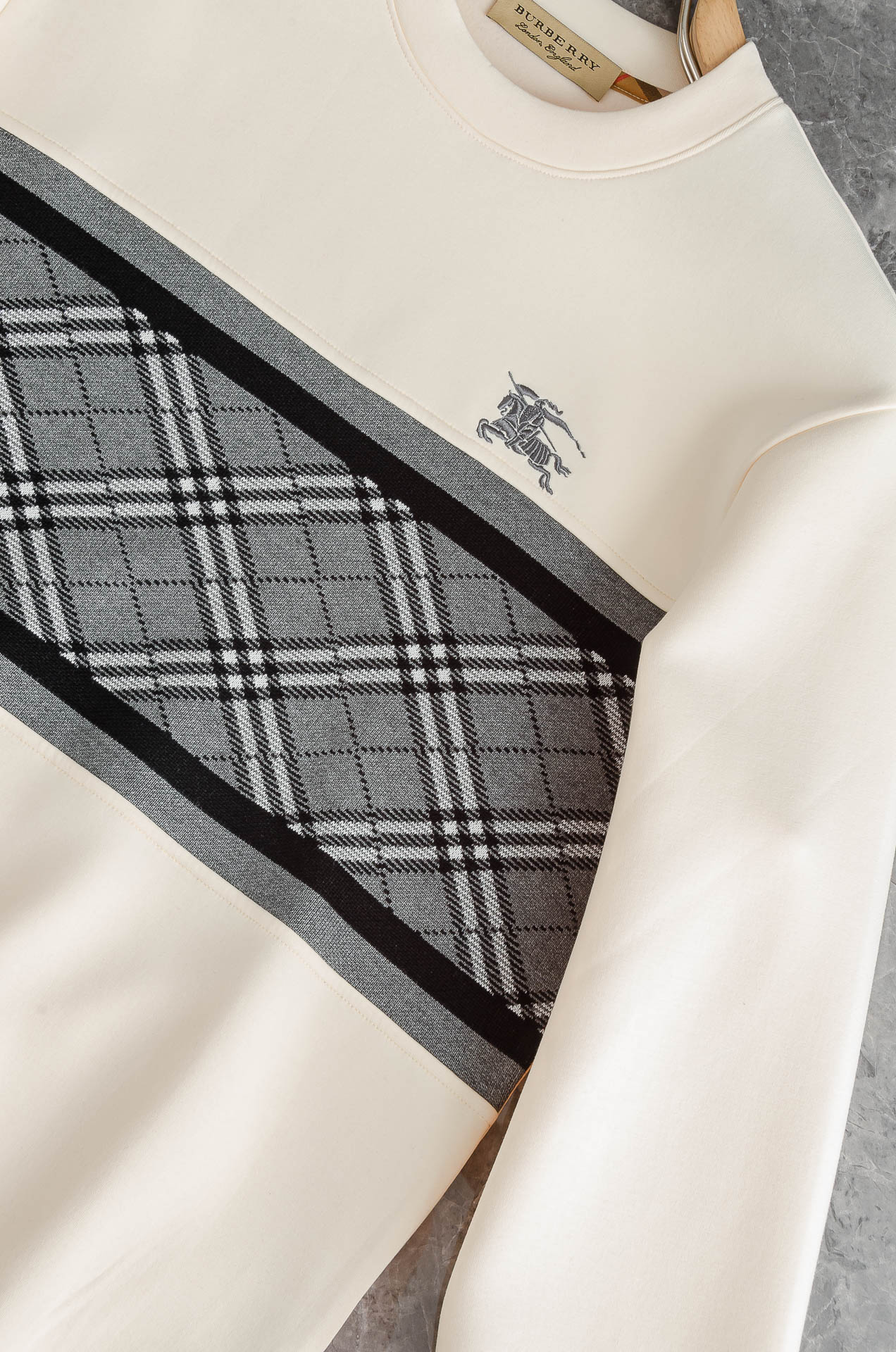 BURBERRY 2025FW新品 空气层肌理感客供进口舒适透气挺括版 拼皮料修饰拉链翻领长袖男士卫衣#