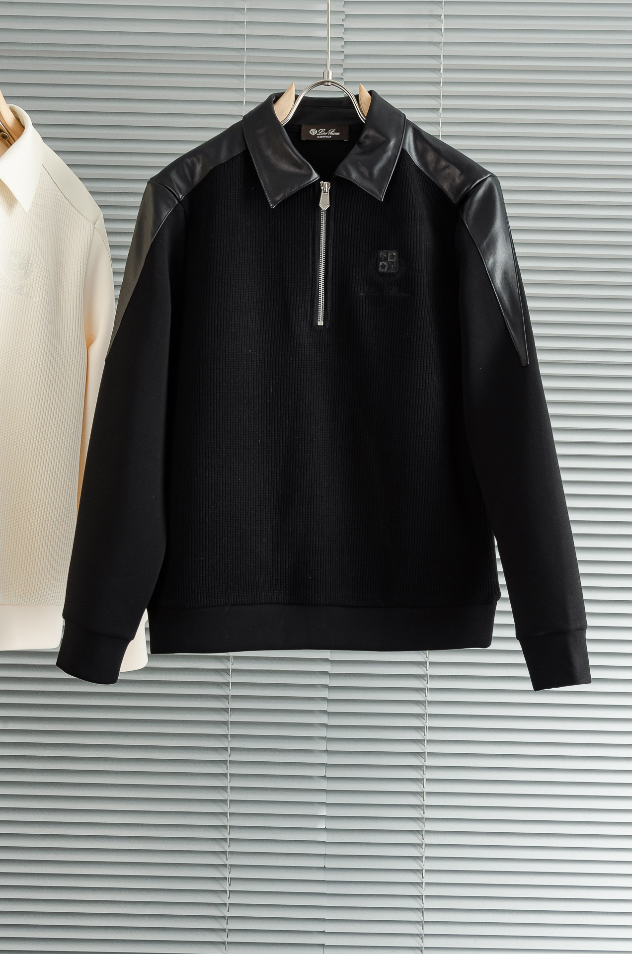 lP🆕 1935FW新品 空气层肌理感客供进口舒适透气挺括版 拼皮料修饰拉链翻领长袖男士卫衣#选用进口面