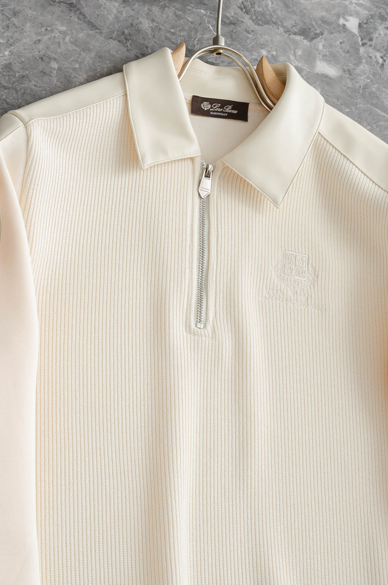 lP🆕 1935FW新品 空气层肌理感客供进口舒适透气挺括版 拼皮料修饰拉链翻领长袖男士卫衣#选用进口面