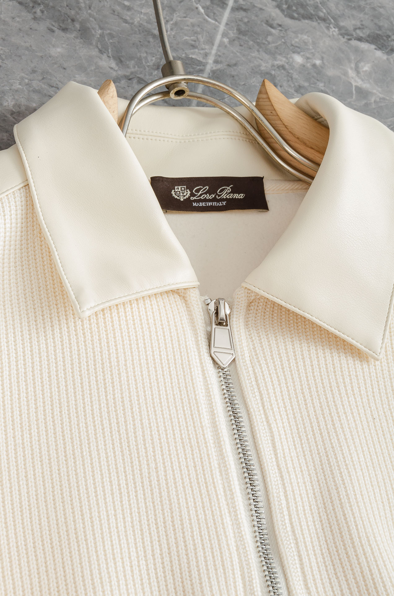 lP🆕 1935FW新品 空气层肌理感客供进口舒适透气挺括版 拼皮料修饰拉链翻领长袖男士卫衣#选用进口面