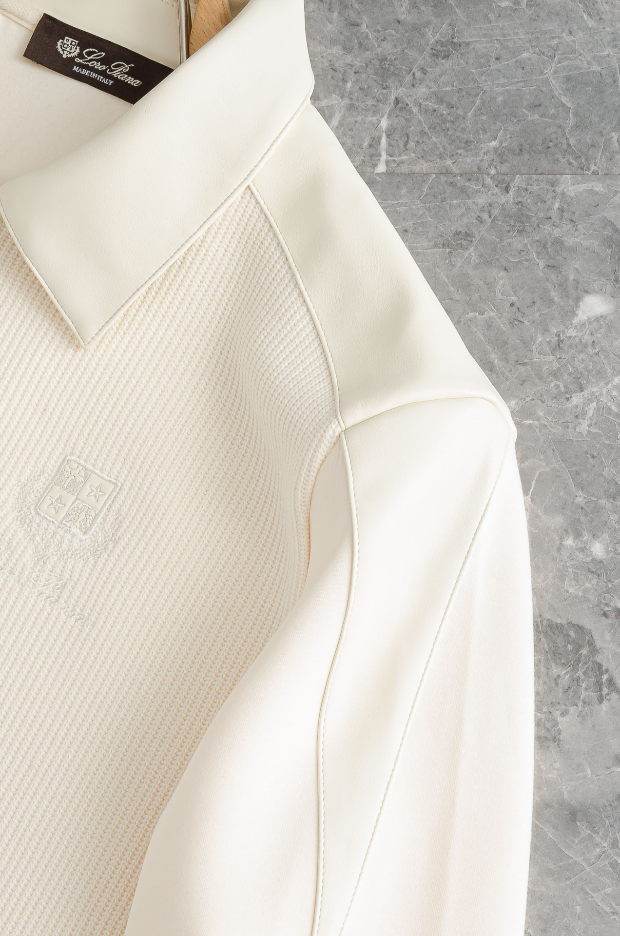 lP🆕 1935FW新品 空气层肌理感客供进口舒适透气挺括版 拼皮料修饰拉链翻领长袖男士卫衣#选用进口面