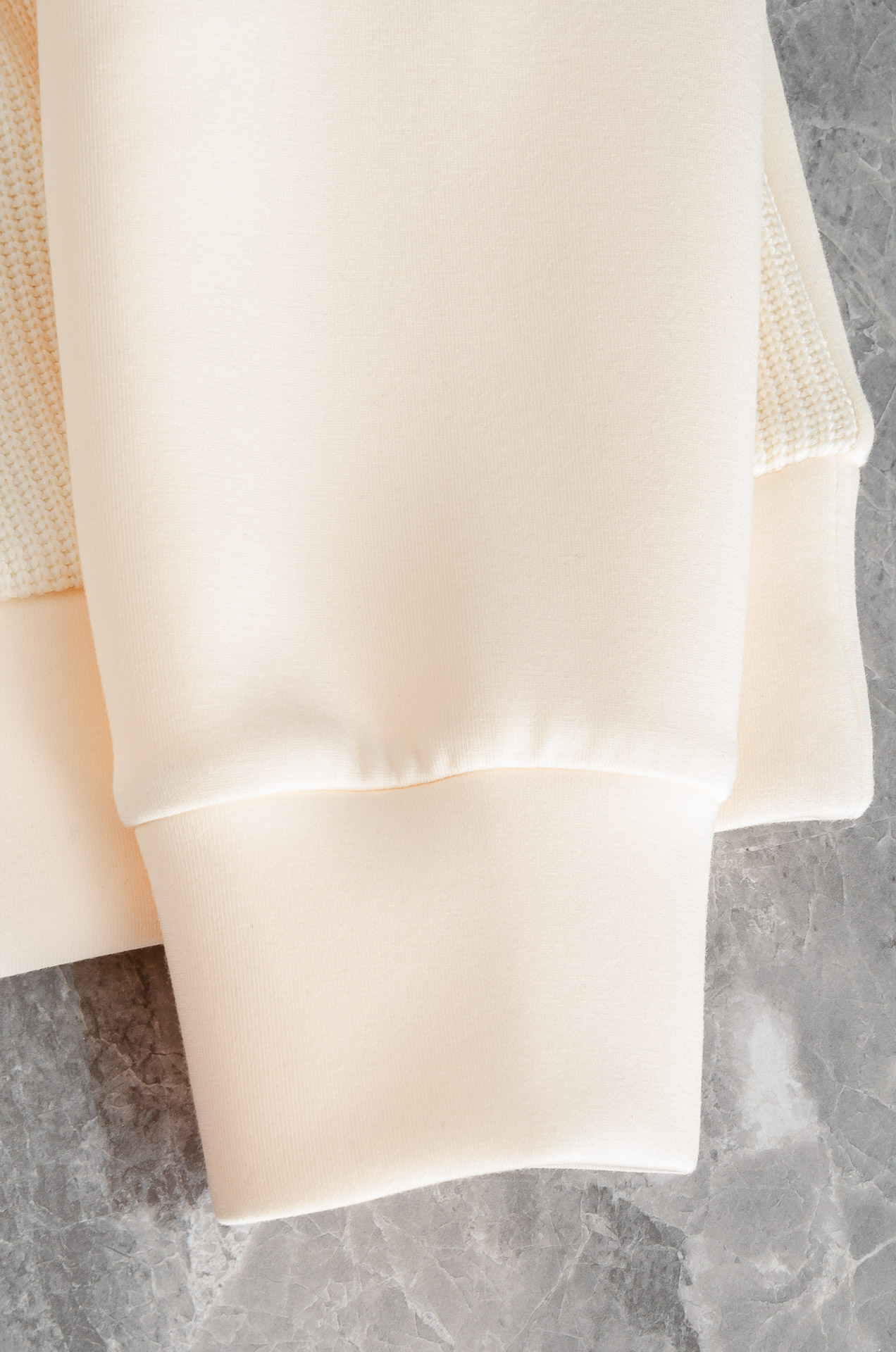 lP🆕 1935FW新品 空气层肌理感客供进口舒适透气挺括版 拼皮料修饰拉链翻领长袖男士卫衣#选用进口面