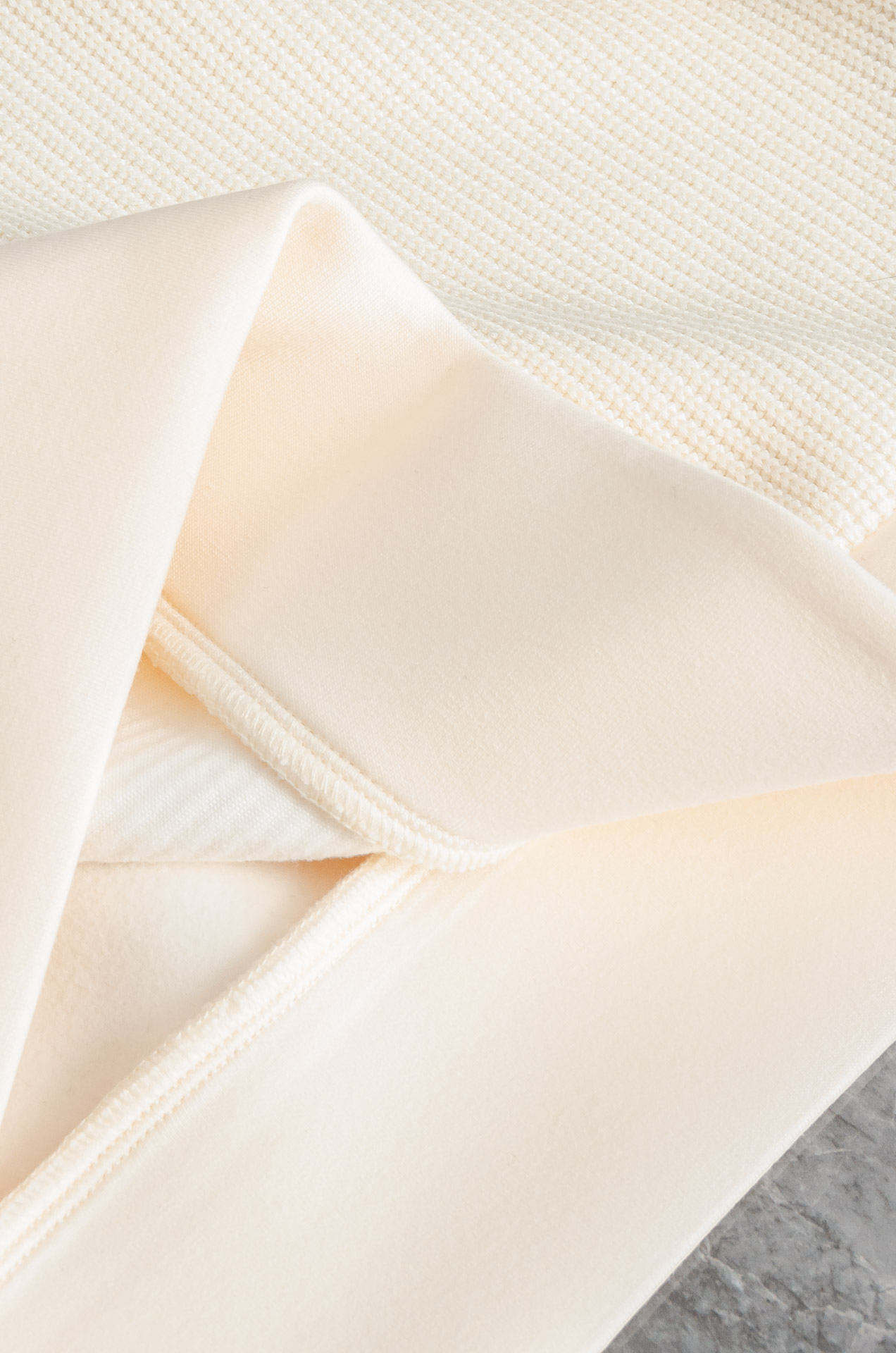 lP🆕 1935FW新品 空气层肌理感客供进口舒适透气挺括版 拼皮料修饰拉链翻领长袖男士卫衣#选用进口面