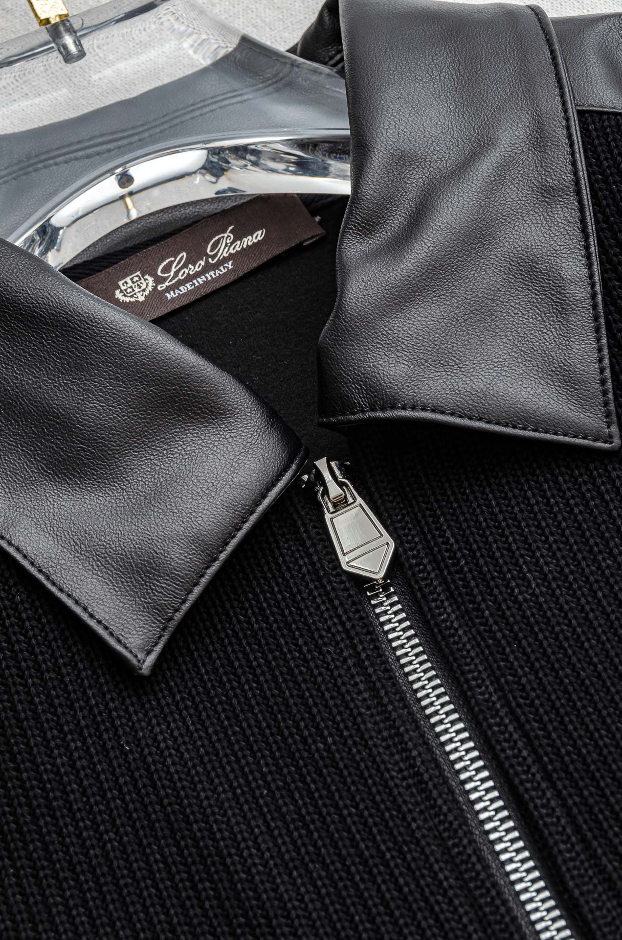 lP🆕 FW新品 空气层肌理感客供进口舒适透气挺括版 拼皮料修饰拉链翻领长袖男士卫衣#选用进口面料58.