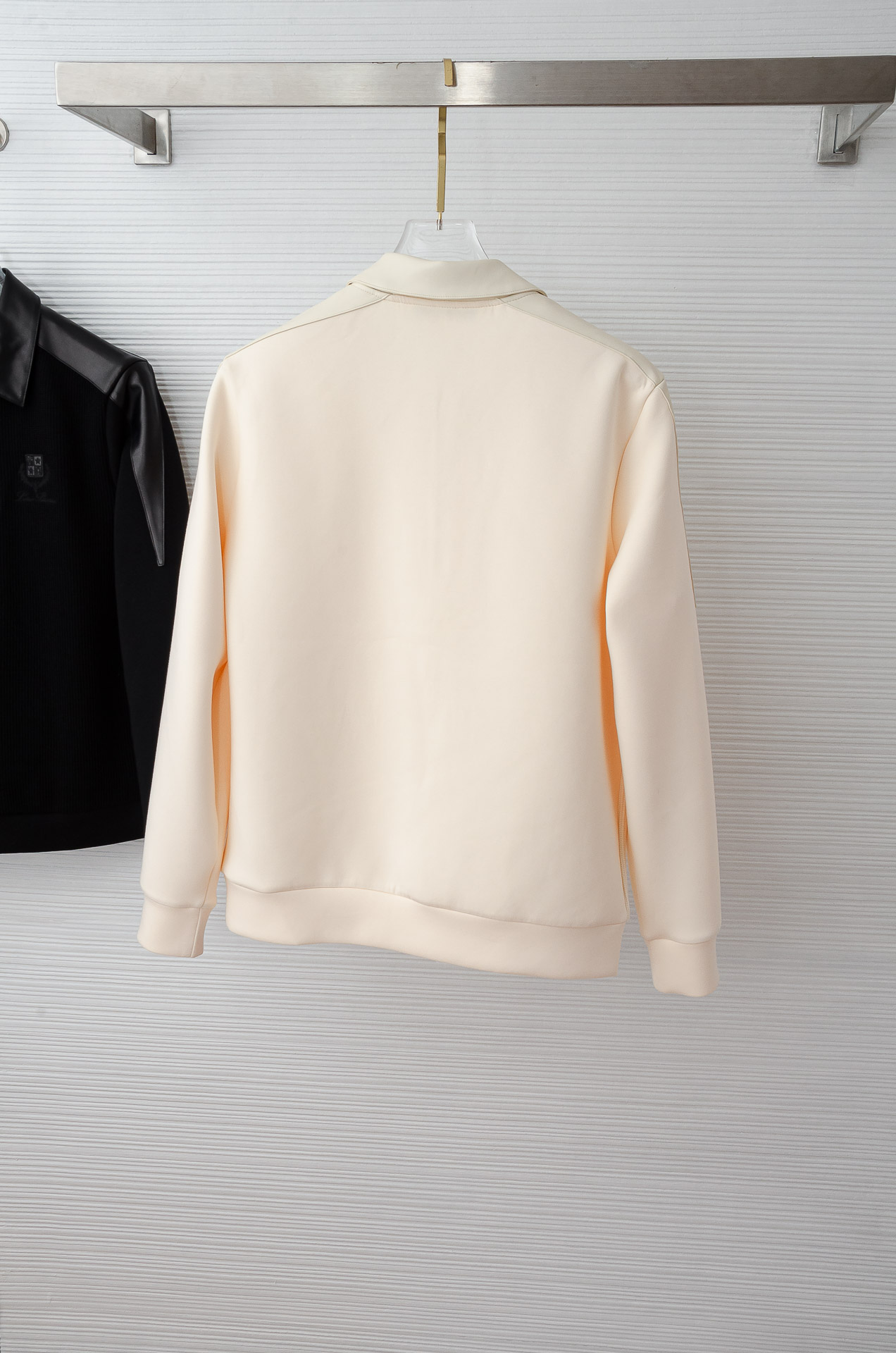 lP🆕 FW新品 空气层肌理感客供进口舒适透气挺括版 拼皮料修饰拉链翻领长袖男士卫衣#选用进口面料58.