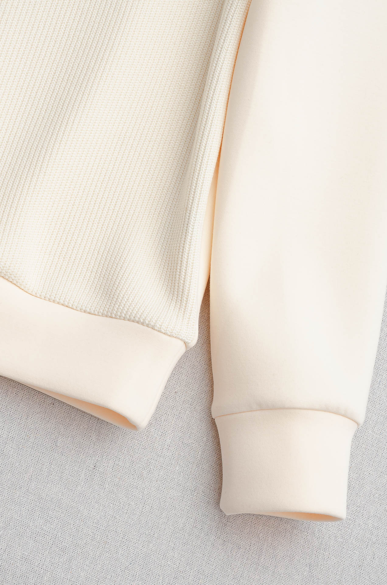 lP🆕 FW新品 空气层肌理感客供进口舒适透气挺括版 拼皮料修饰拉链翻领长袖男士卫衣#选用进口面料58.