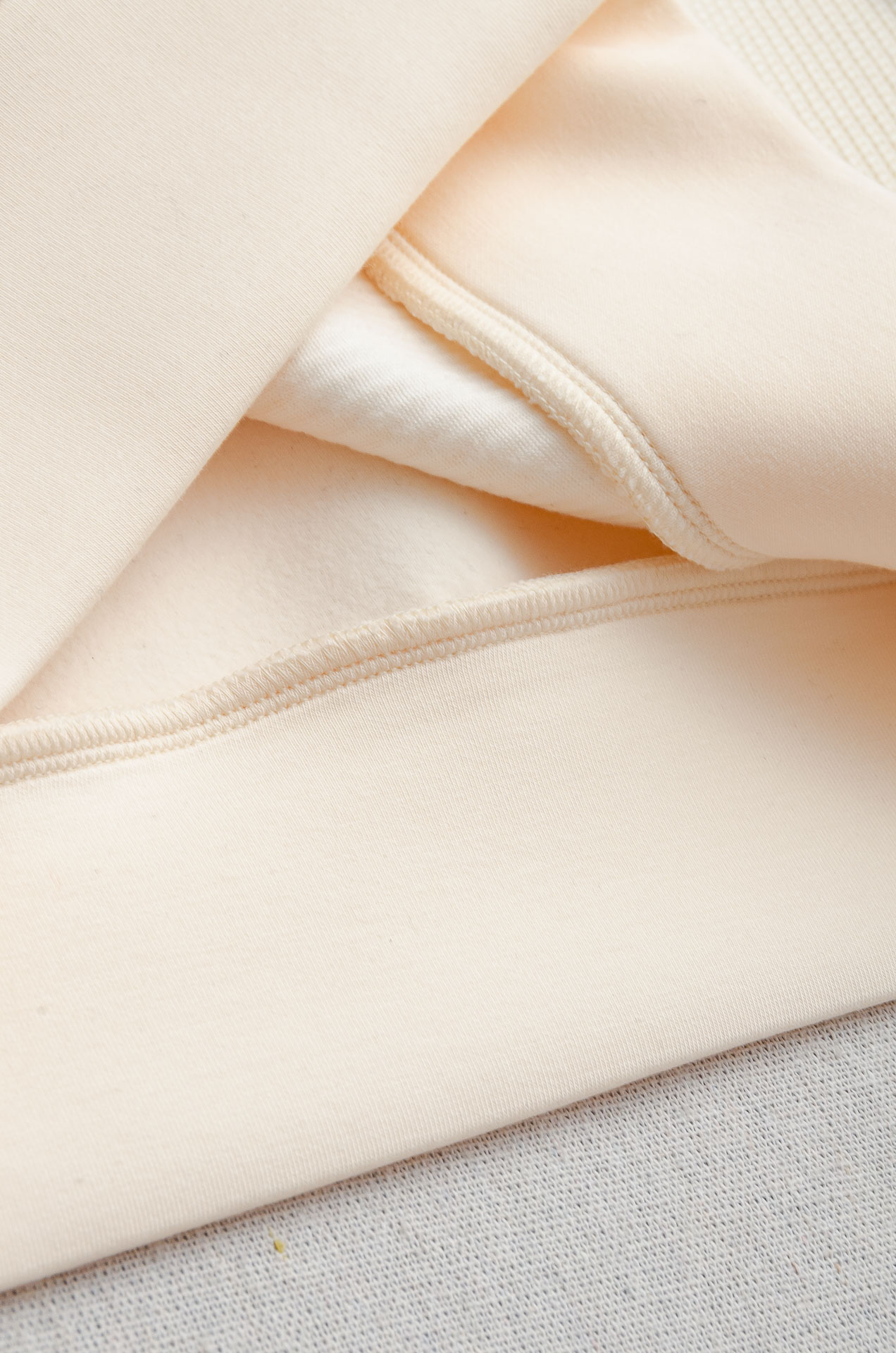 lP🆕 FW新品 空气层肌理感客供进口舒适透气挺括版 拼皮料修饰拉链翻领长袖男士卫衣#选用进口面料58.