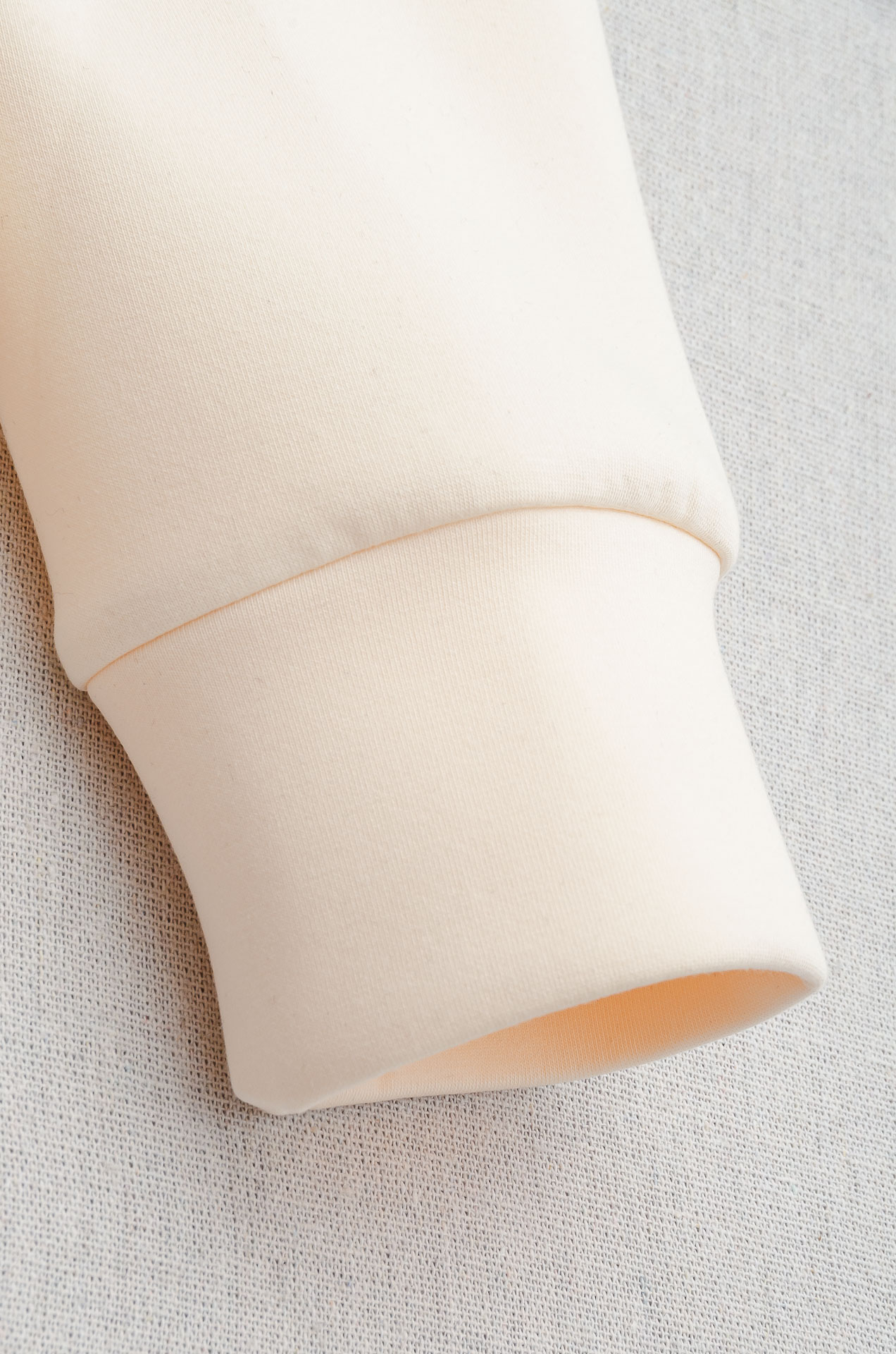 lP🆕 FW新品 空气层肌理感客供进口舒适透气挺括版 拼皮料修饰拉链翻领长袖男士卫衣#选用进口面料58.