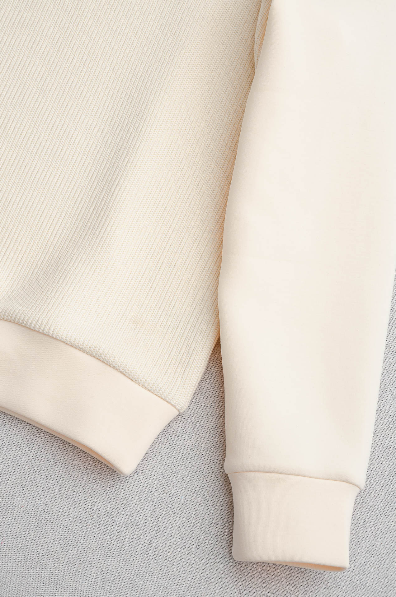 普拉达Prada 2025FW新品 空气层肌理感客供进口舒适透气挺括版 拼皮料修饰拉链翻领长袖男士卫衣#