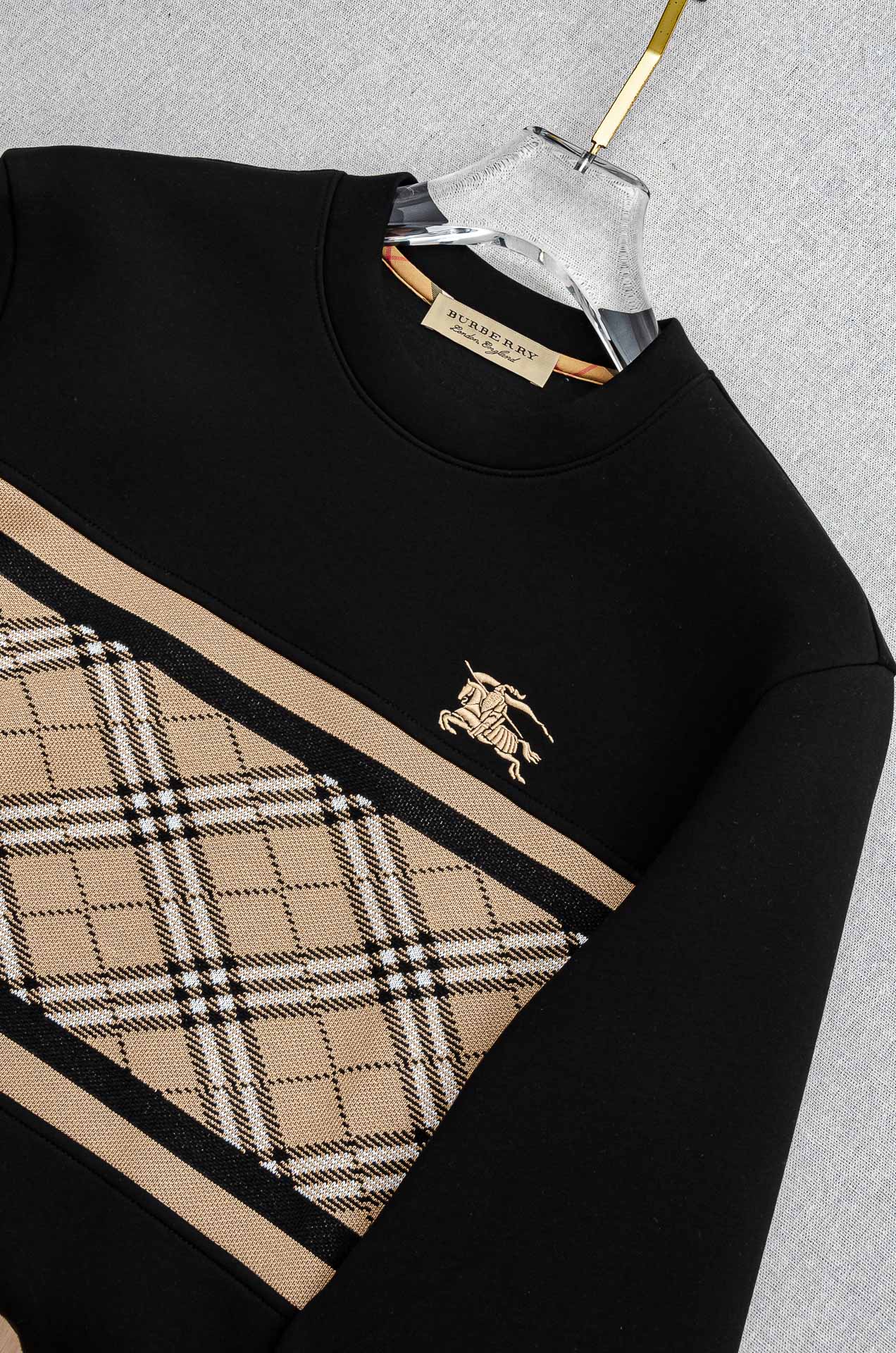 BURBERRY 2025FW新品 空气层肌理感客供进口舒适透气挺括版 拼皮料修饰拉链翻领长袖男士卫衣#