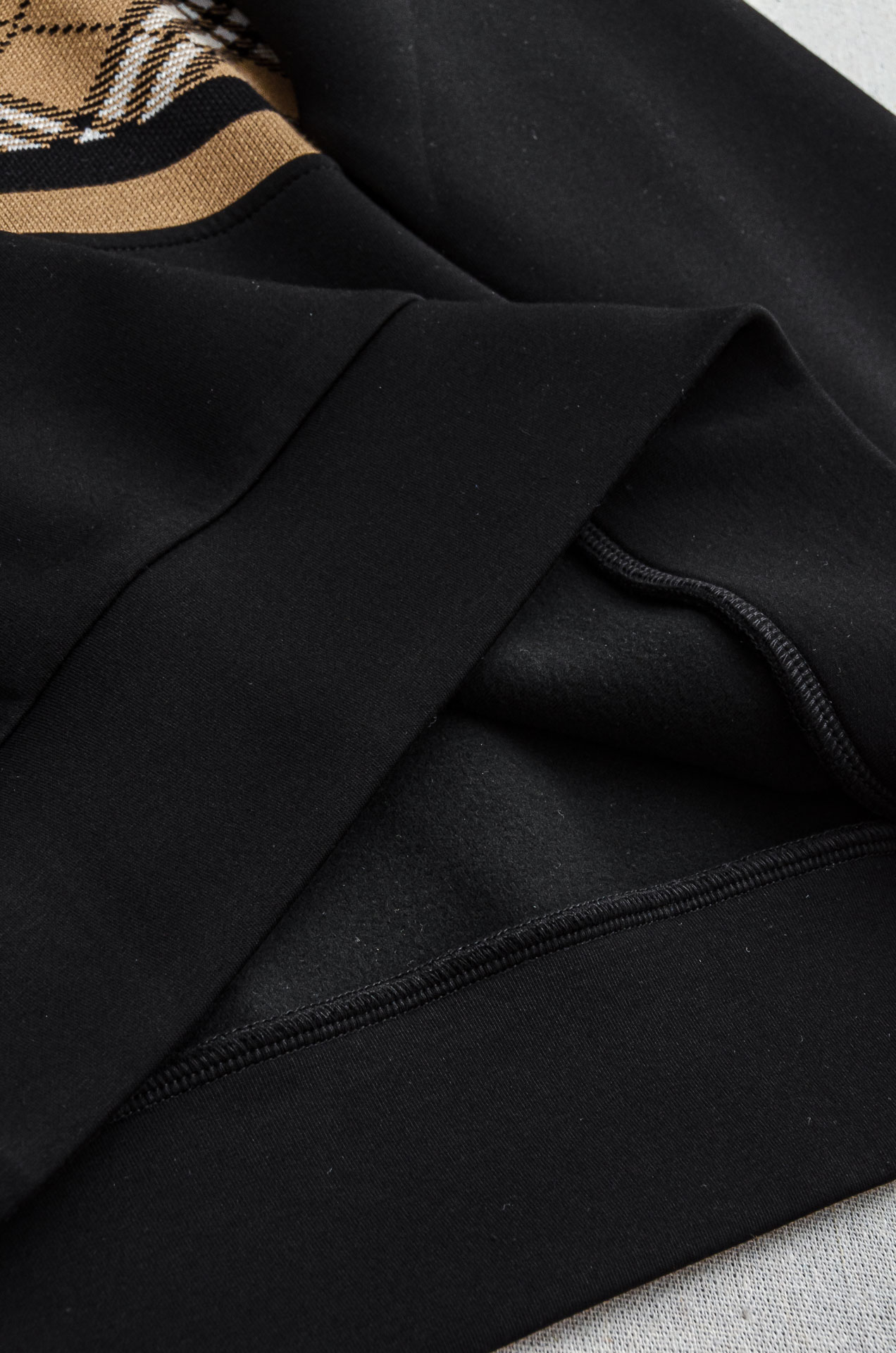 BURBERRY 2025FW新品 空气层肌理感客供进口舒适透气挺括版 拼皮料修饰拉链翻领长袖男士卫衣#