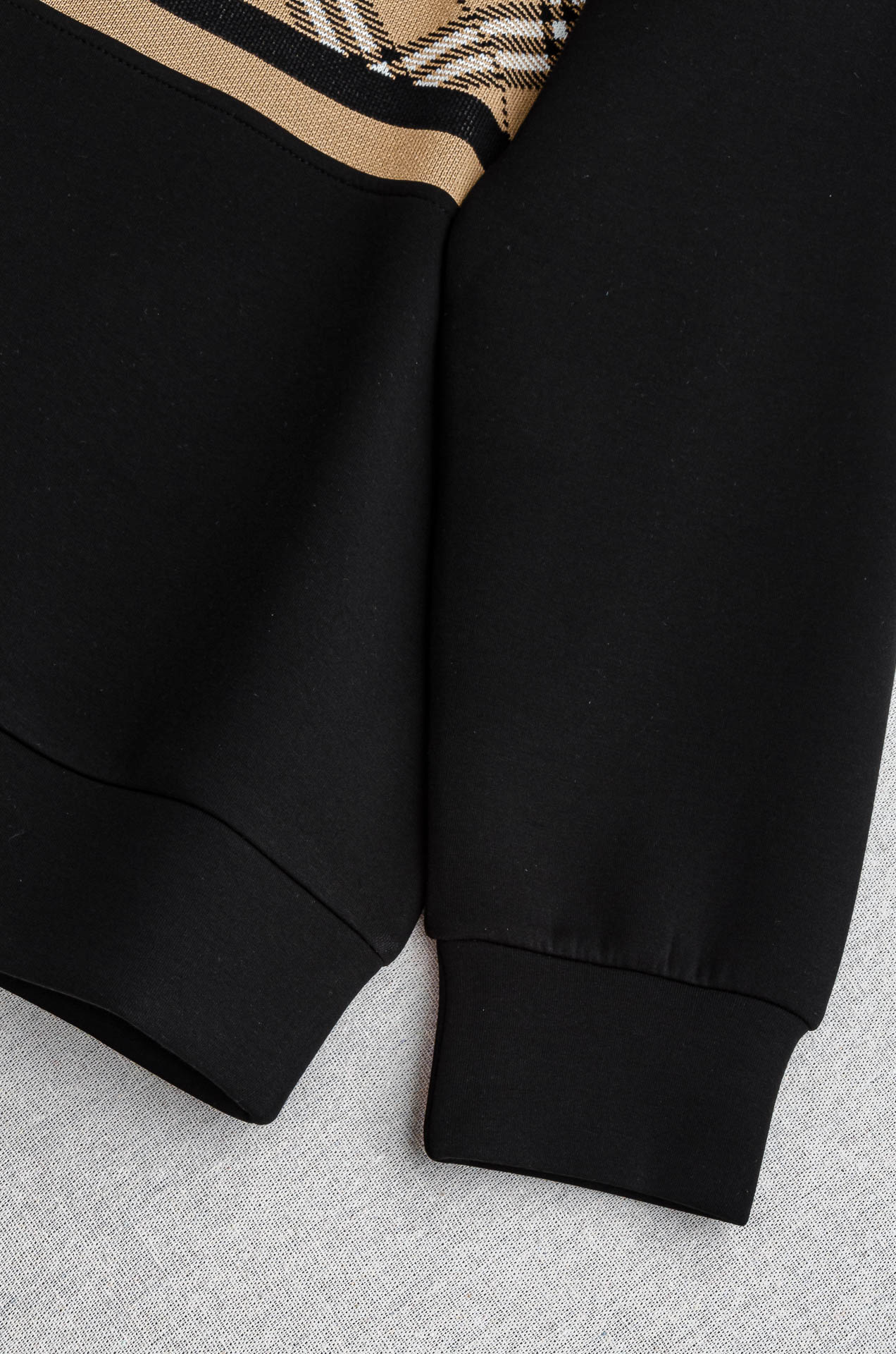 BURBERRY 2025FW新品 空气层肌理感客供进口舒适透气挺括版 拼皮料修饰拉链翻领长袖男士卫衣#