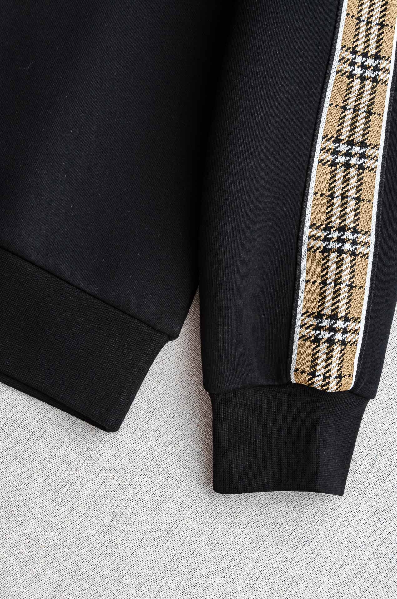 BURBERRY 2025FW新品 空气层肌理感客供进口舒适透气挺括版 拼皮料修饰拉链翻领长袖男士卫衣#