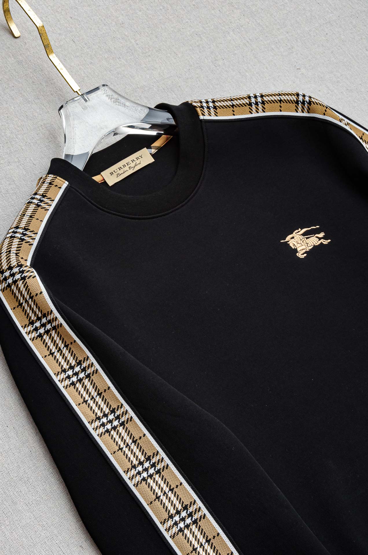 BURBERRY 2025FW新品 空气层肌理感客供进口舒适透气挺括版 拼皮料修饰拉链翻领长袖男士卫衣#