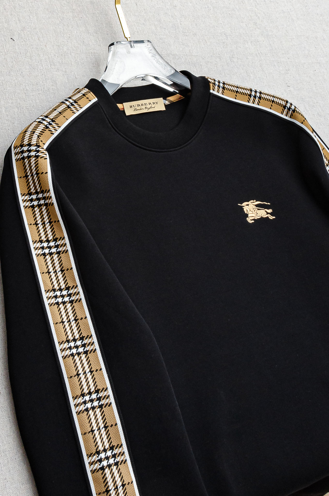 BURBERRY 2025FW新品 空气层肌理感客供进口舒适透气挺括版 拼皮料修饰拉链翻领长袖男士卫衣#