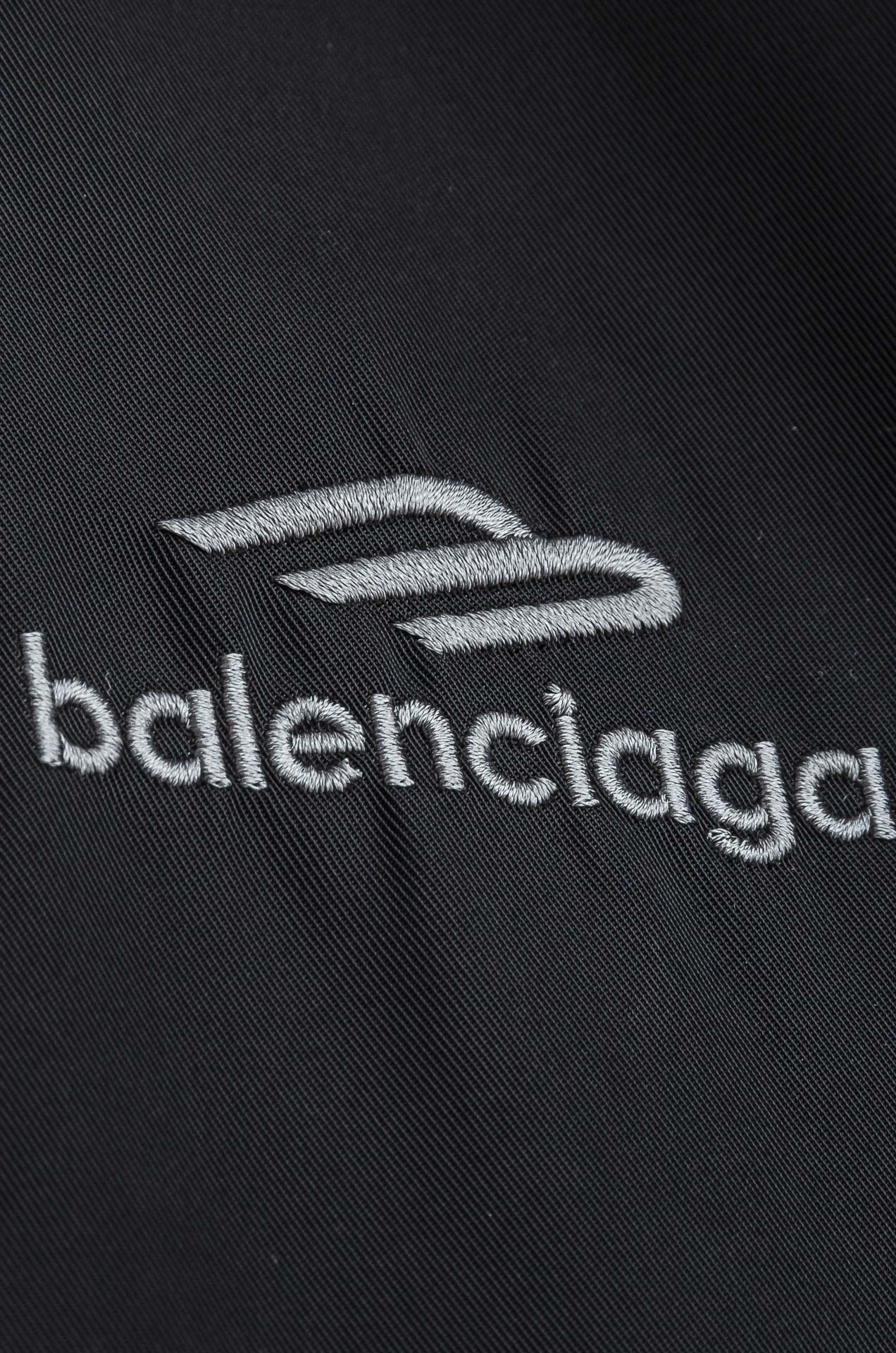 巴黎世家 2025ss春夏新品 新款功能性防水面料户外连帽夹克外套！以其出色的面料性能、独特的设计亮点和