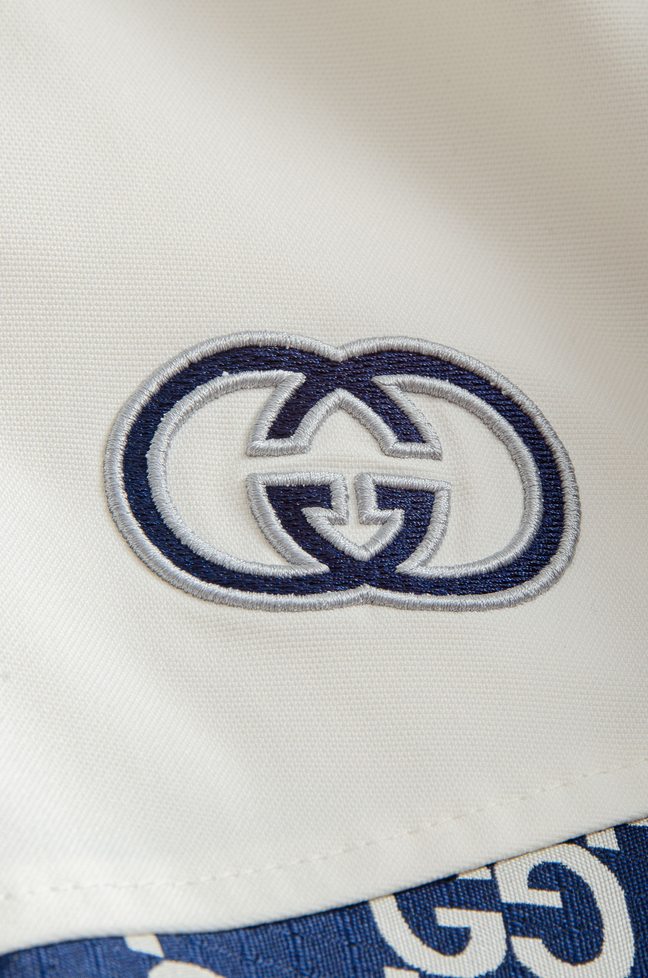 Gucci 2025FW字母时尚立领休闲夹克外套#以其独特的设计风格，瞬间提升了整体的时尚感。的立领设计