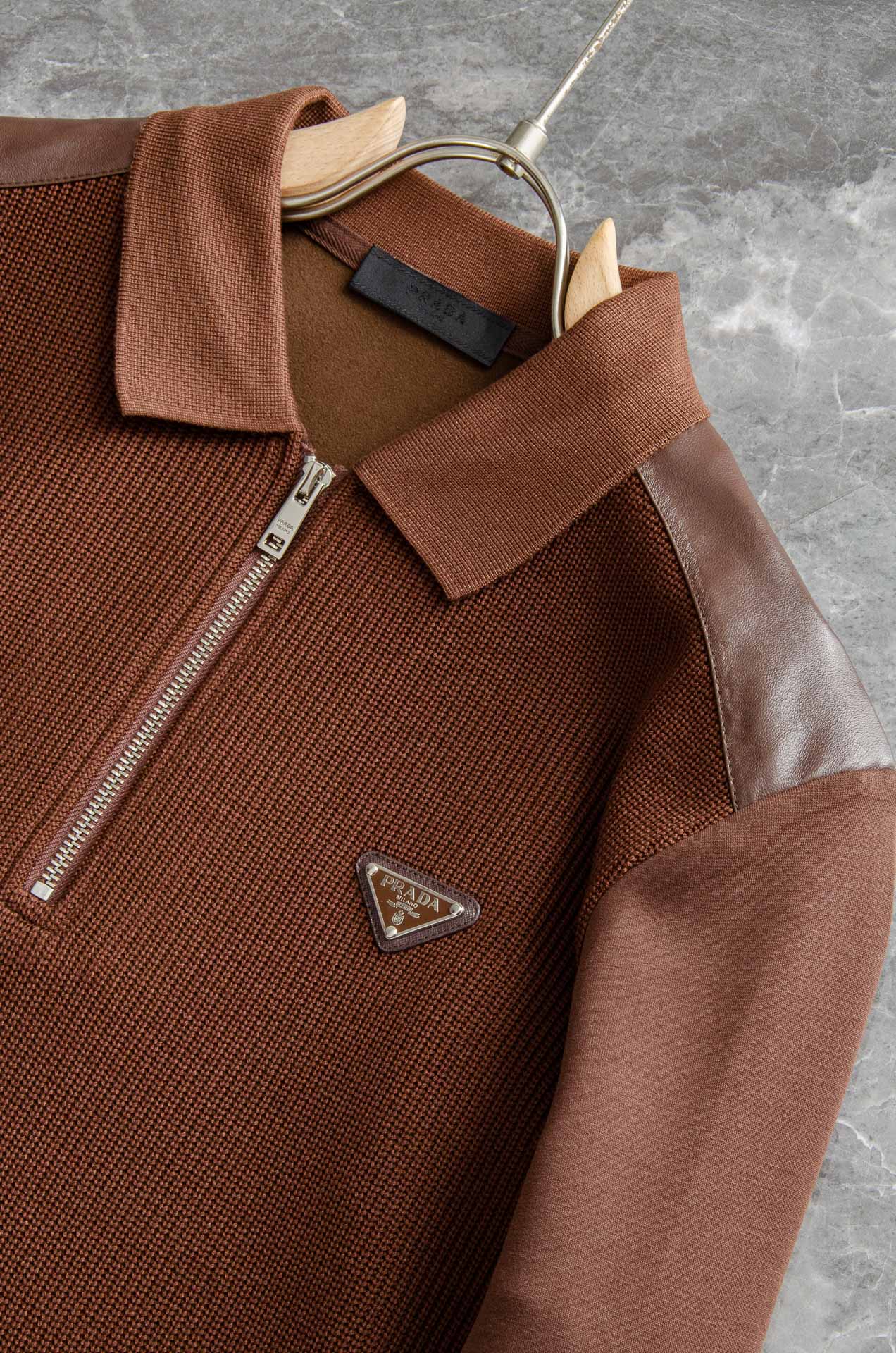 Prada普拉达 2025FW新品 空气棉长袖男士卫衣#选用进口面料58.6%聚酯纤维 18.8% 棉1