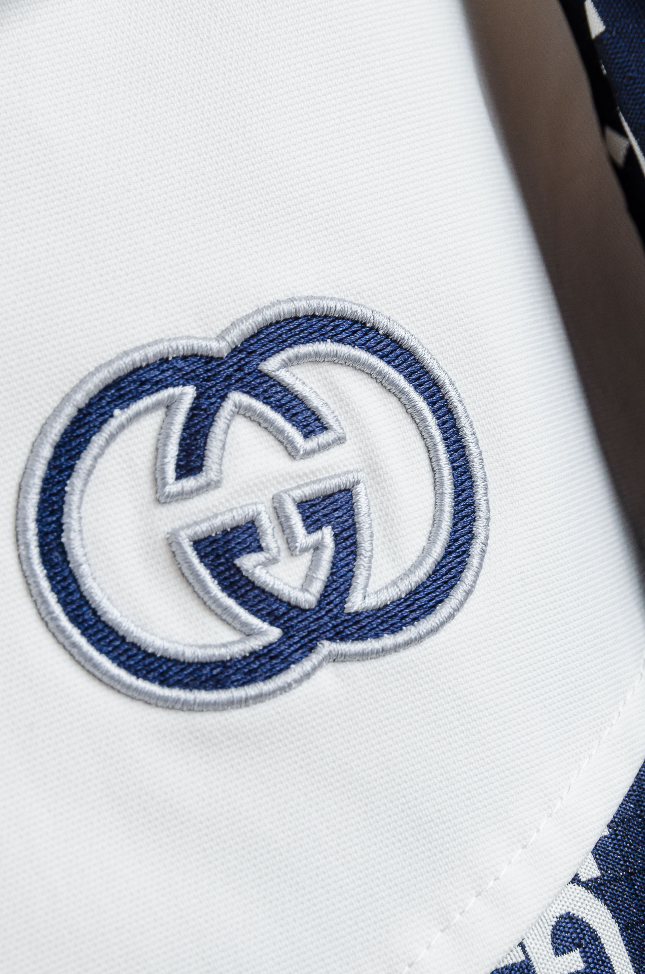 ☀️☀️ Gucci 2025FW字母时尚立领休闲夹克外套#藏蓝+白色主色，搭配红绿织带!双G图案品牌感