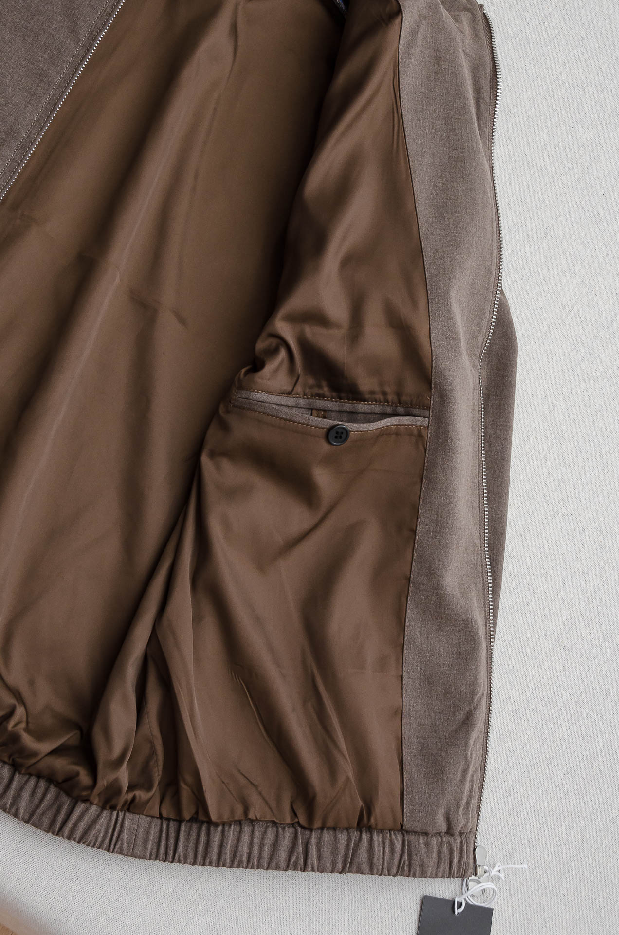 Kiton 2026FW新品套装 【外套➕裤子】此款套装版型立体精致不易起皱，上身舒适却不失柔软度，亲肤