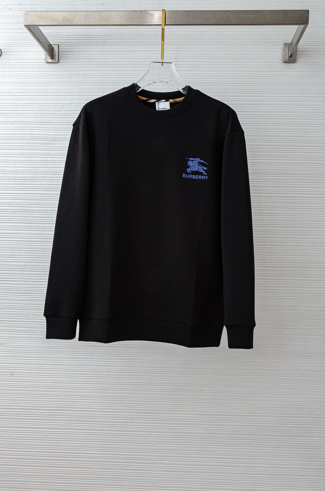 BURB#ERRY 巴/宝莉2026FW圆领长袖男士套头卫衣#质感硬朗挺拔有型，版型立体不易起皱，上身舒