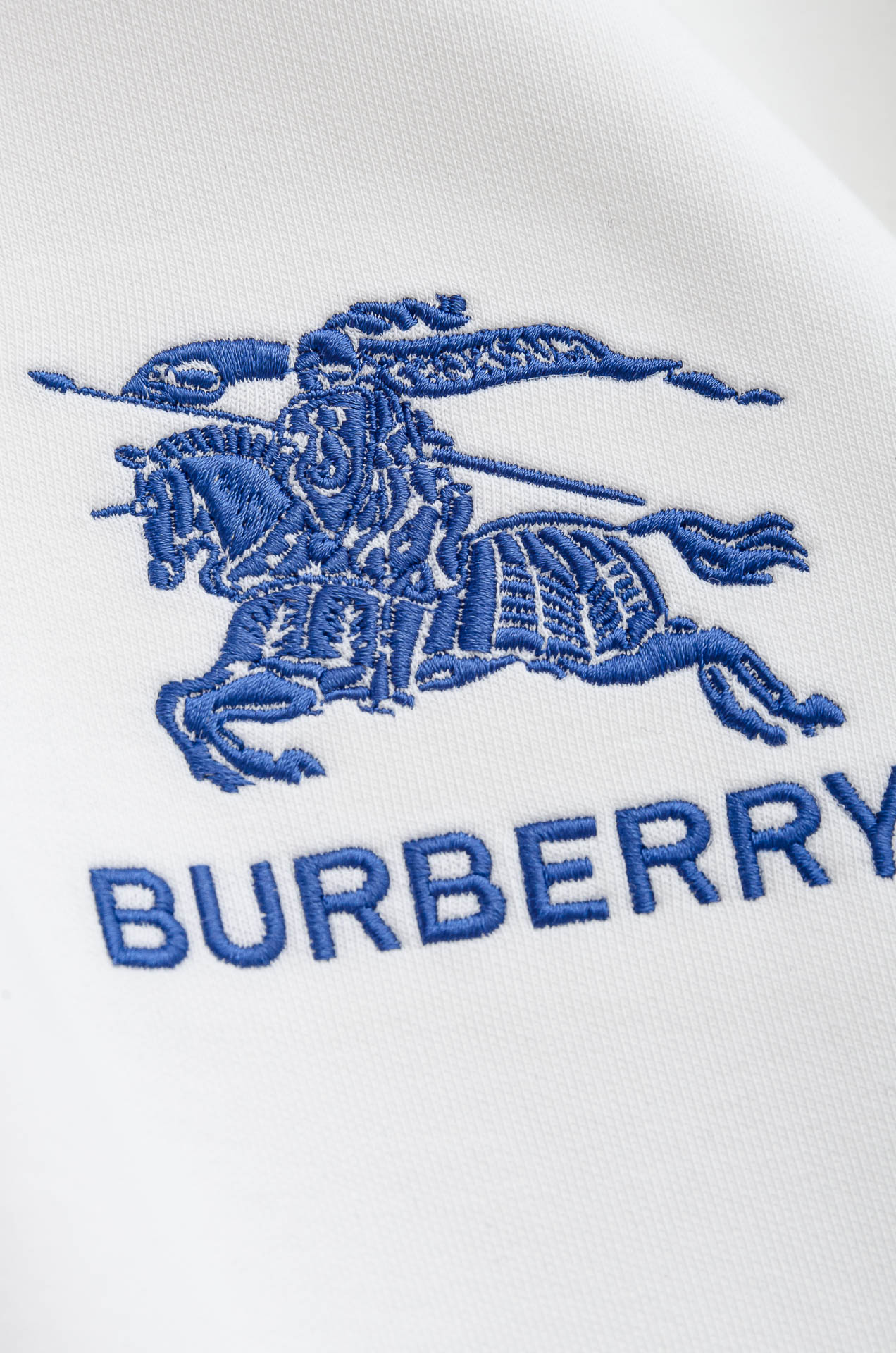 BURB#ERRY 巴/宝莉2026FW圆领长袖男士套头卫衣#质感硬朗挺拔有型，版型立体不易起皱，上身舒