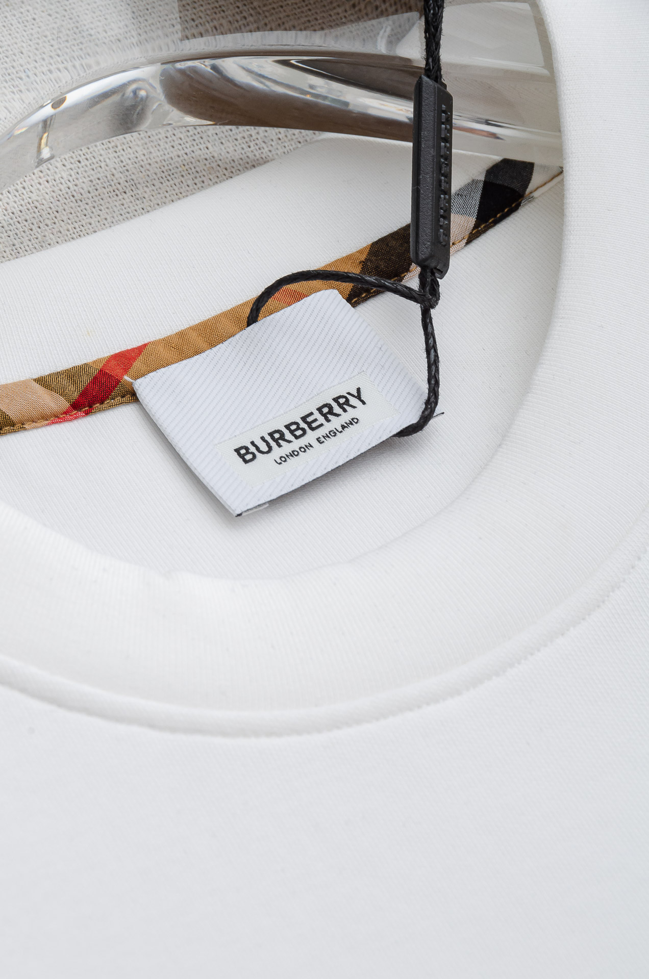 BURB#ERRY 巴/宝莉2026FW圆领长袖男士套头卫衣#质感硬朗挺拔有型，版型立体不易起皱，上身舒