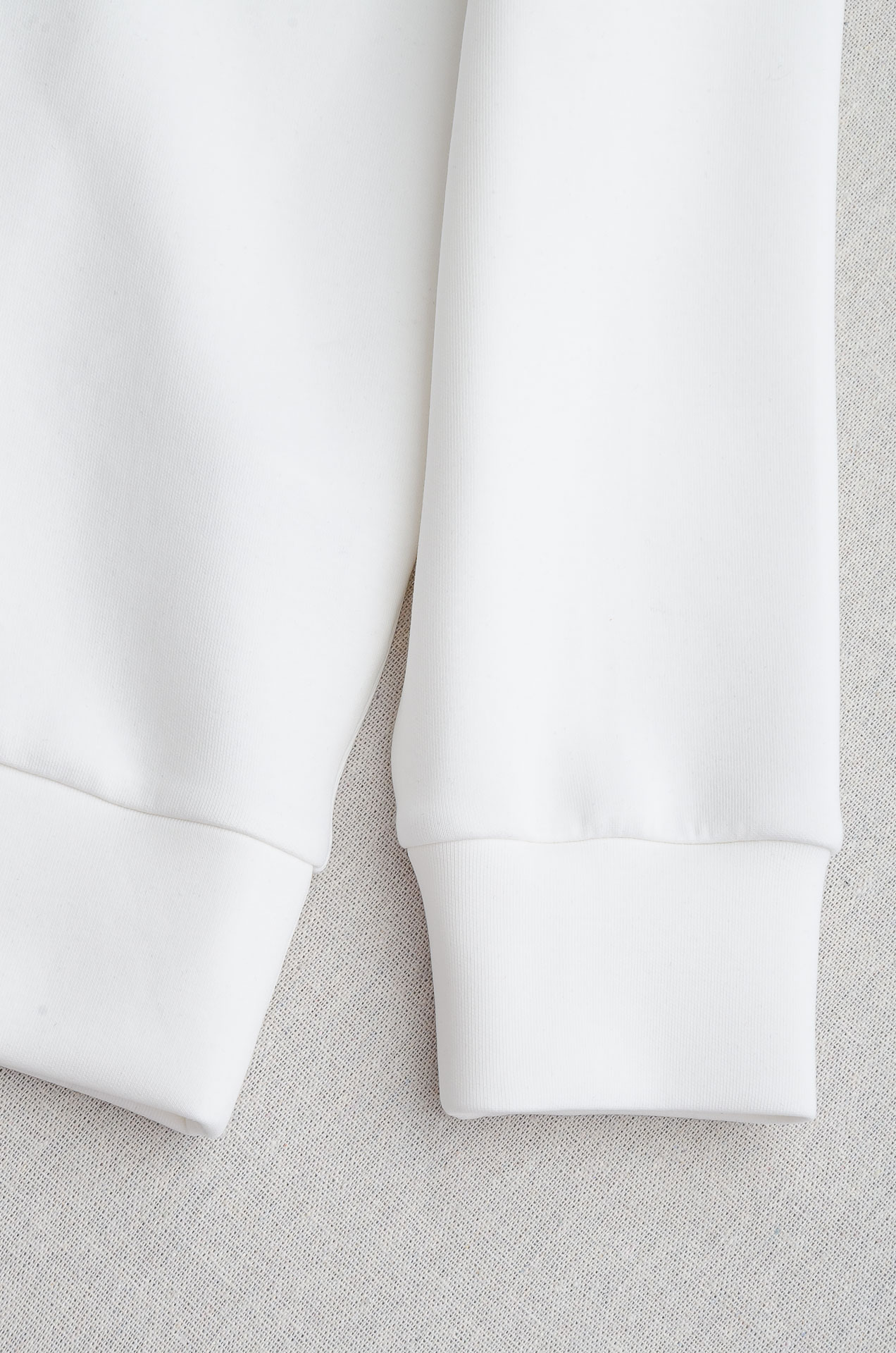 BURB#ERRY 巴/宝莉2026FW圆领长袖男士套头卫衣#质感硬朗挺拔有型，版型立体不易起皱，上身舒