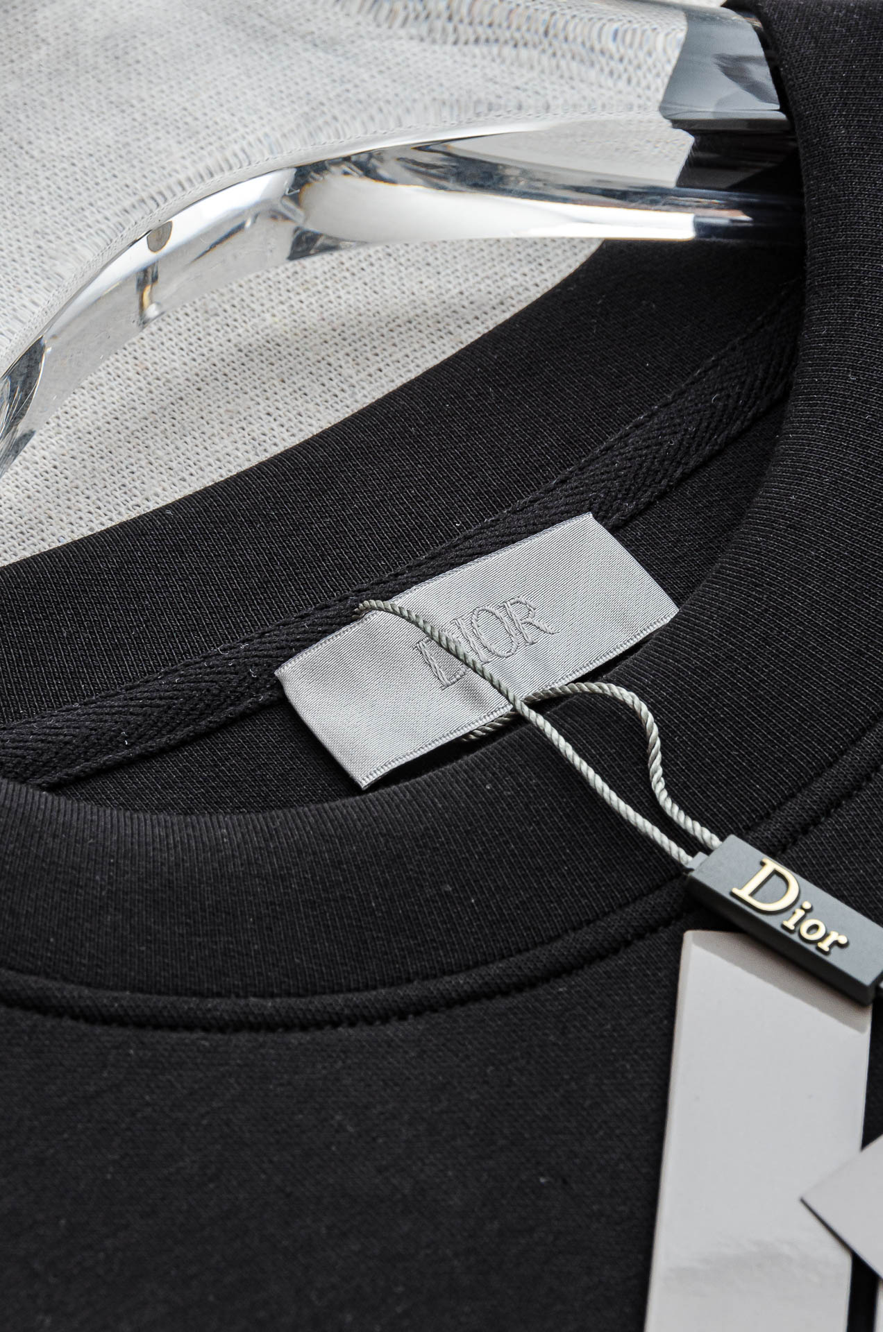 Dior 迪奥2026FW圆领长袖男士套头卫衣#质感硬朗挺拔有型，版型立体不易起皱，上身舒适却不失柔软度