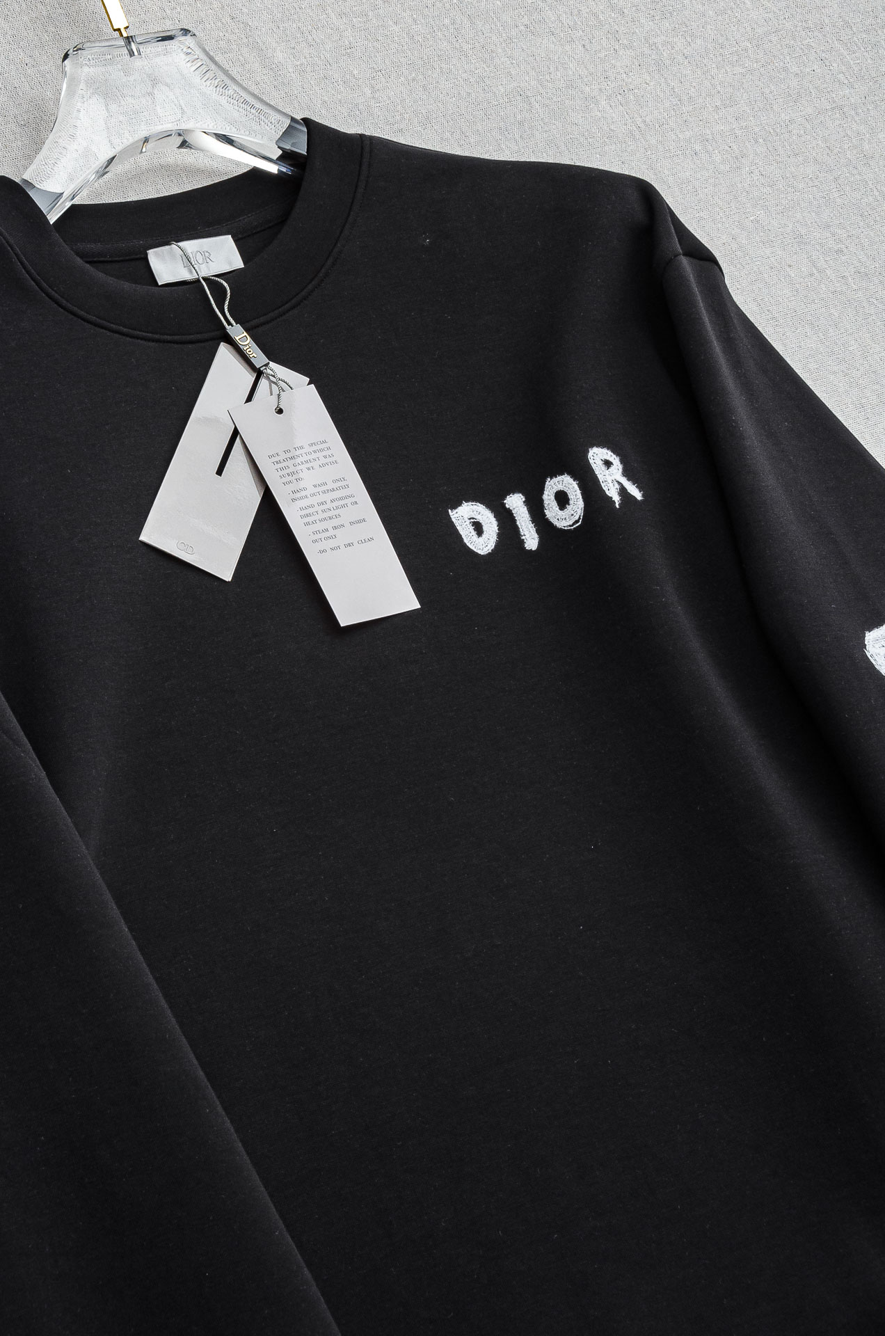 Dior 迪奥2026FW圆领长袖男士套头卫衣#质感硬朗挺拔有型，版型立体不易起皱，上身舒适却不失柔软度