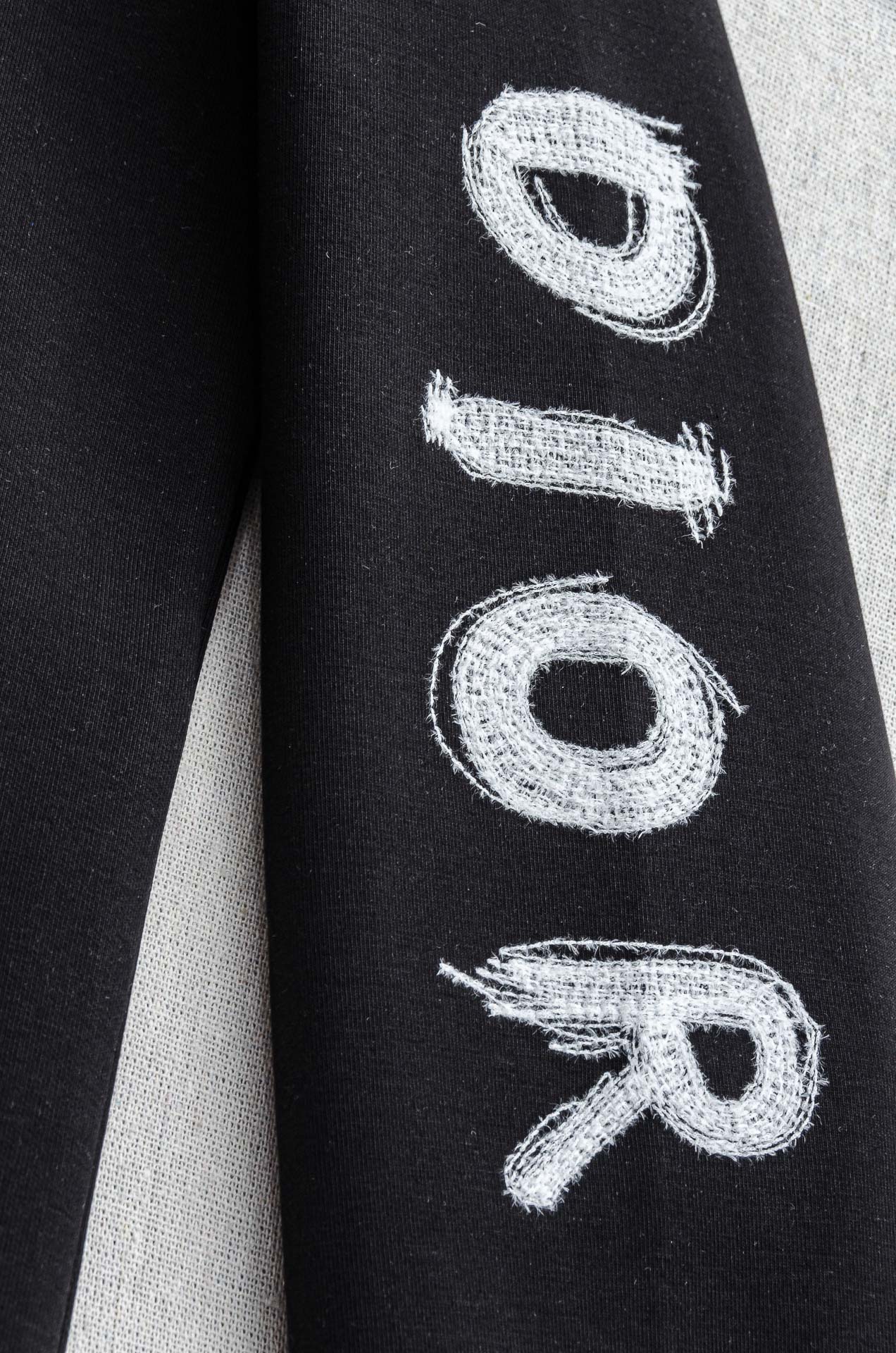 Dior 迪奥2026FW圆领长袖男士套头卫衣#质感硬朗挺拔有型，版型立体不易起皱，上身舒适却不失柔软度