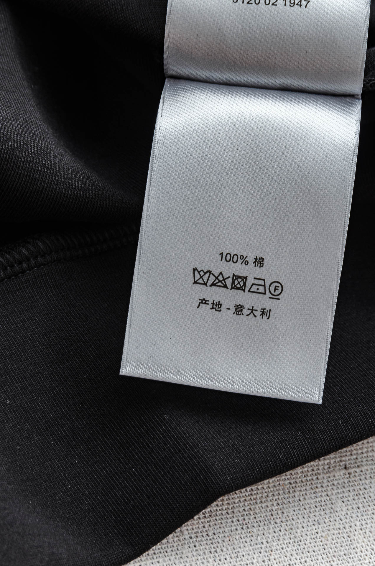 Dior 迪奥2026FW圆领长袖男士套头卫衣#质感硬朗挺拔有型，版型立体不易起皱，上身舒适却不失柔软度