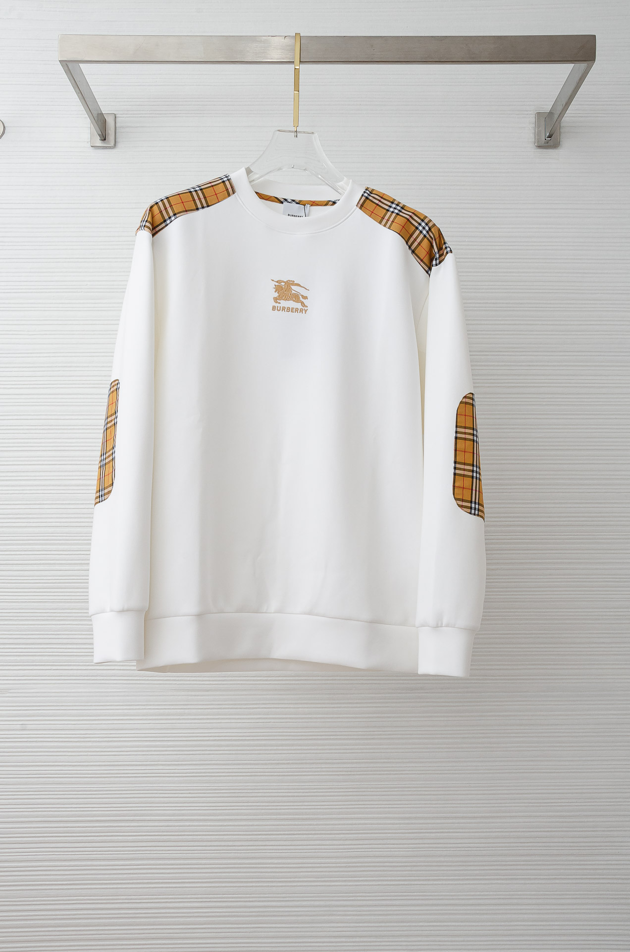 BURB#ERRY 巴/宝莉2026FW圆领长袖男士套头卫衣#质感硬朗挺拔有型，版型立体不易起皱，上身舒