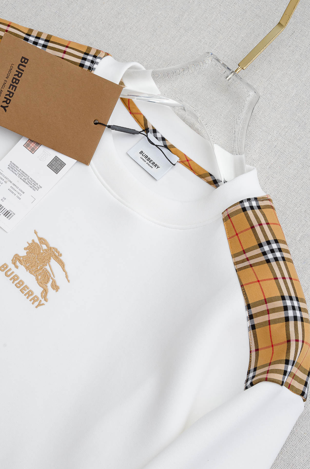 BURB#ERRY 巴/宝莉2026FW圆领长袖男士套头卫衣#质感硬朗挺拔有型，版型立体不易起皱，上身舒