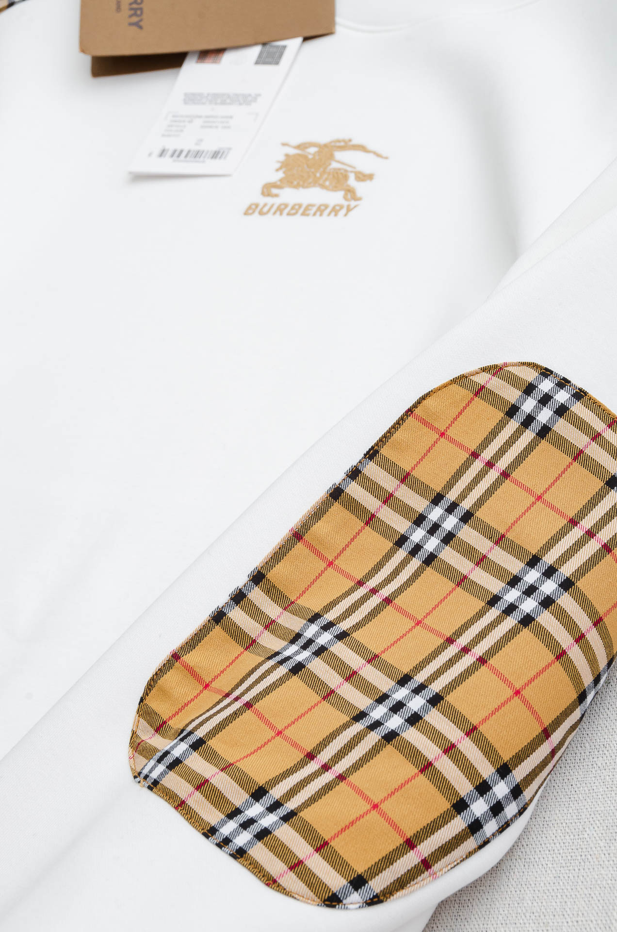 BURB#ERRY 巴/宝莉2026FW圆领长袖男士套头卫衣#质感硬朗挺拔有型，版型立体不易起皱，上身舒