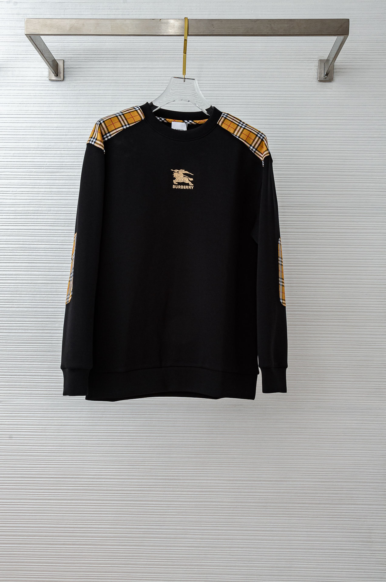 BURB#ERRY 巴/宝莉2026FW圆领长袖男士套头卫衣#质感硬朗挺拔有型，版型立体不易起皱，上身舒