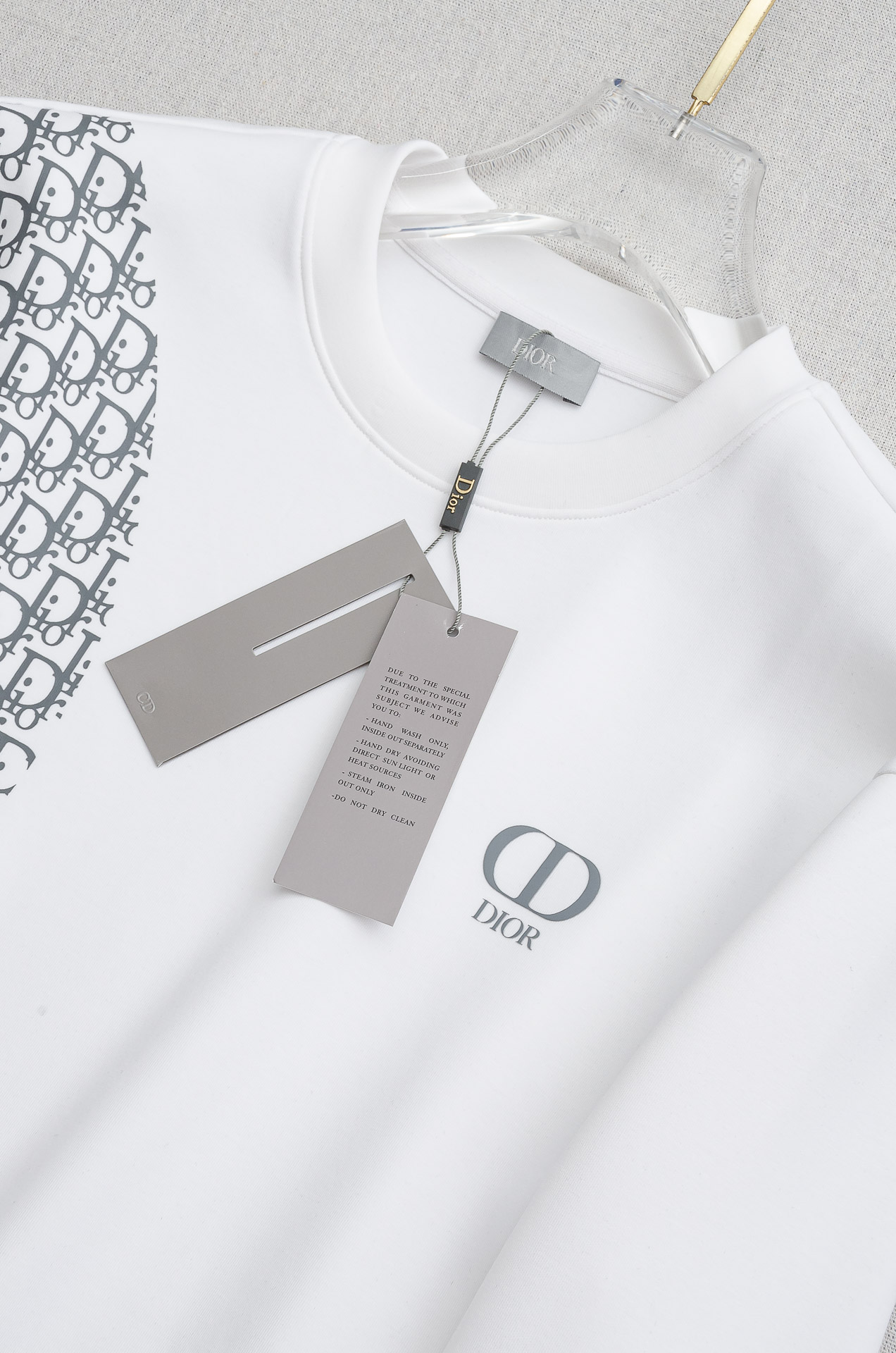 Dior 迪奥2026FW圆领长袖男士套头卫衣#质感硬朗挺拔有型，版型立体不易起皱，上身舒适却不失柔软度