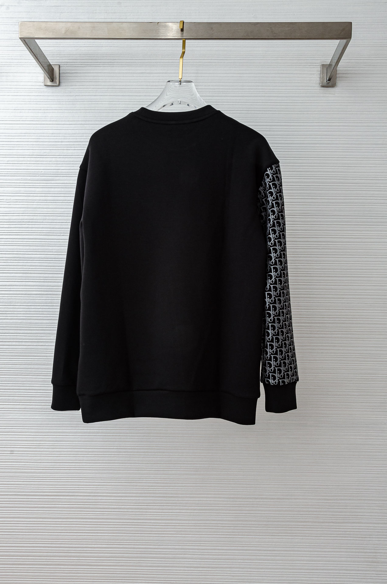 Dior 迪奥2026FW圆领长袖男士套头卫衣#质感硬朗挺拔有型，版型立体不易起皱，上身舒适却不失柔软度