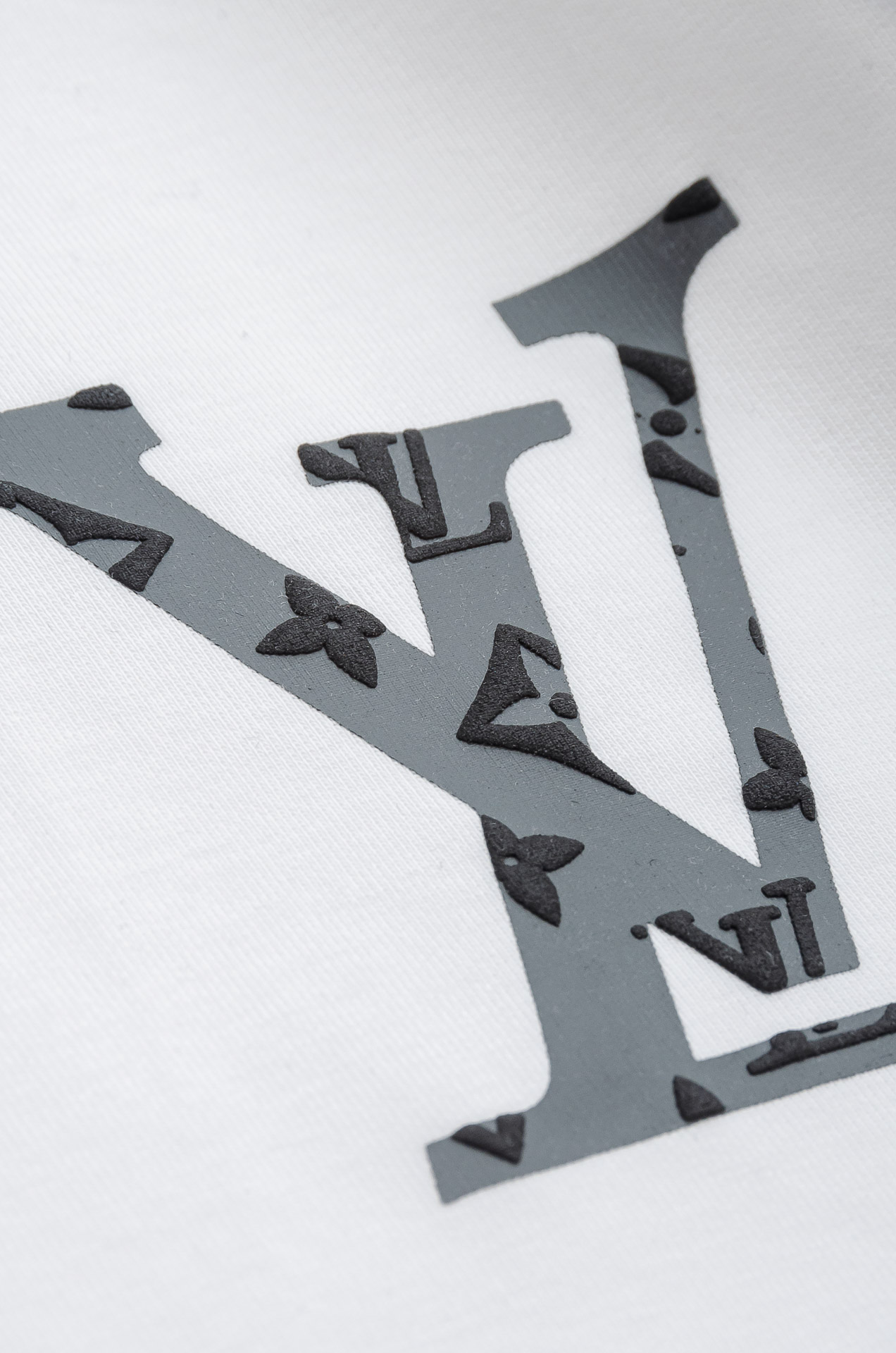 LV 2025FW圆领长袖男士套头卫衣#选用进口56%聚酯纤维 36%再生纤维8%氨纶面料，质感硬朗挺拔