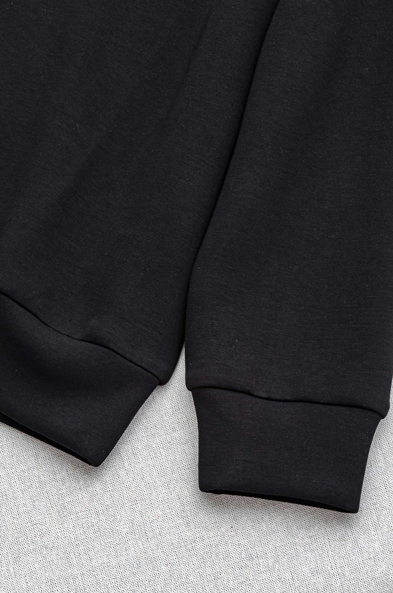 Dior 迪奥2026FW圆领长袖男士套头卫衣#质感硬朗挺拔有型，版型立体不易起皱，上身舒适却不失柔软度