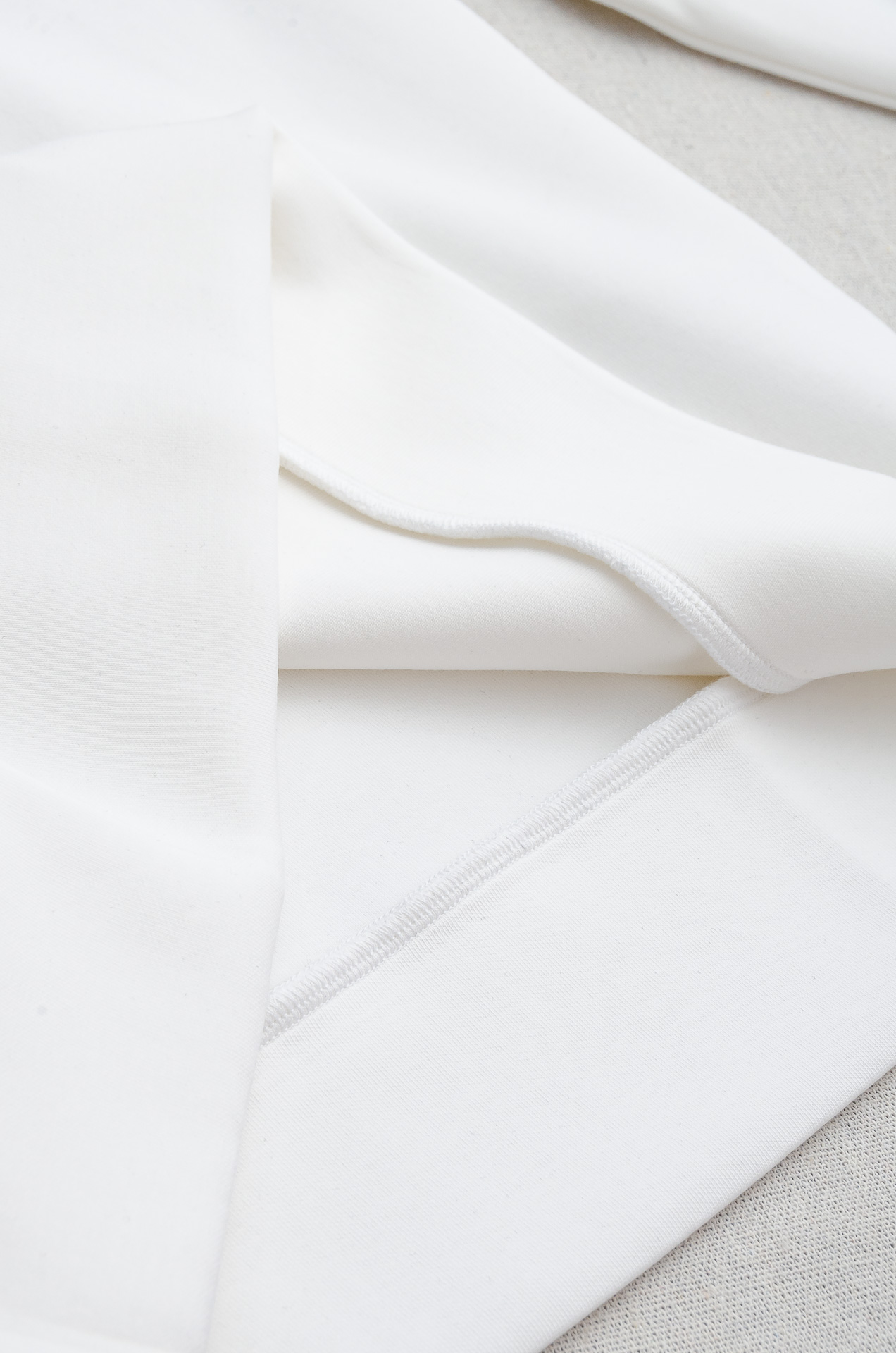 LV 2025FW圆领长袖男士套头卫衣#选用进口56%聚酯纤维 36%再生纤维8%氨纶面料，质感硬朗挺拔