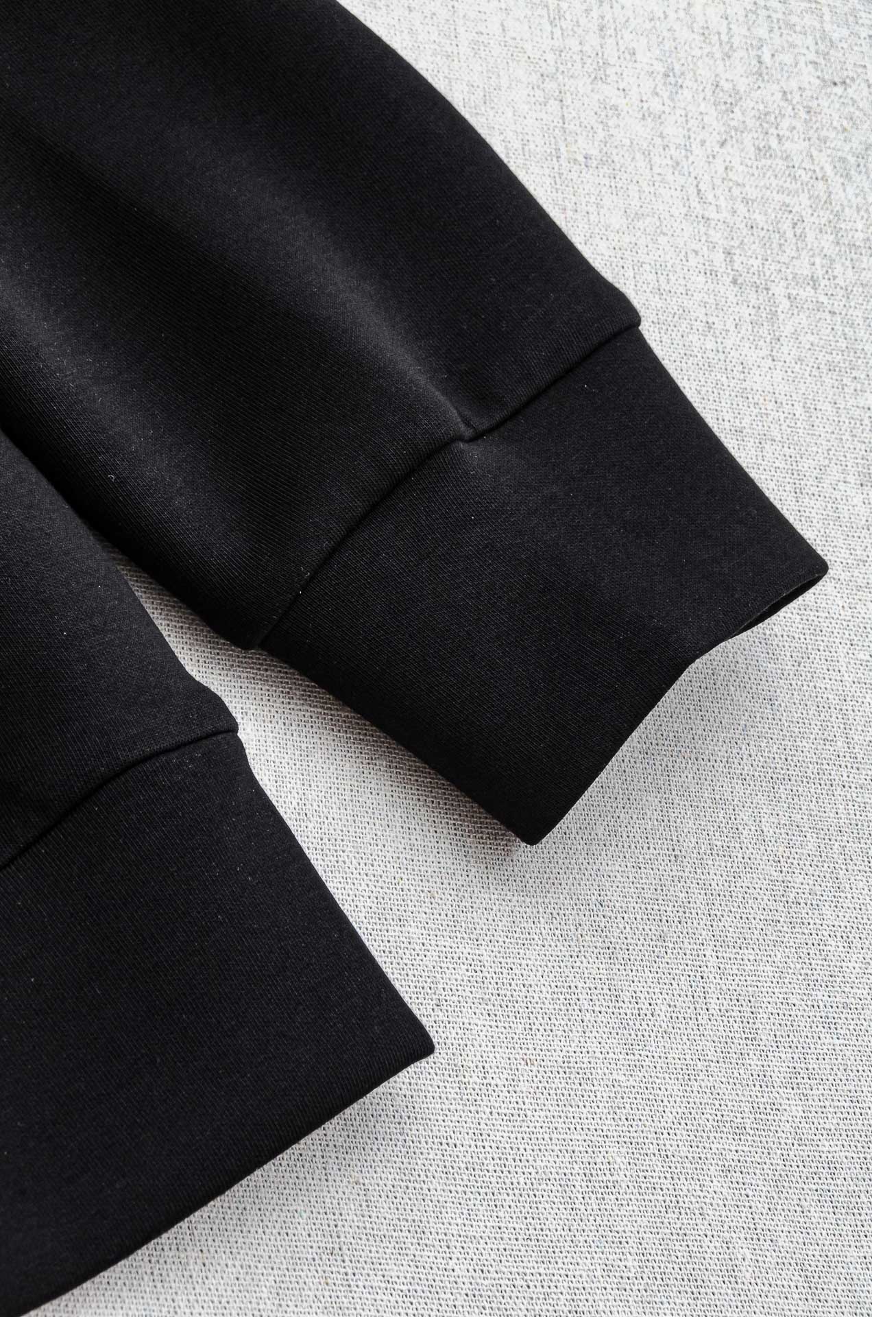 LV 2025FW圆领长袖男士套头卫衣#选用进口56%聚酯纤维 36%再生纤维8%氨纶面料，质感硬朗挺拔