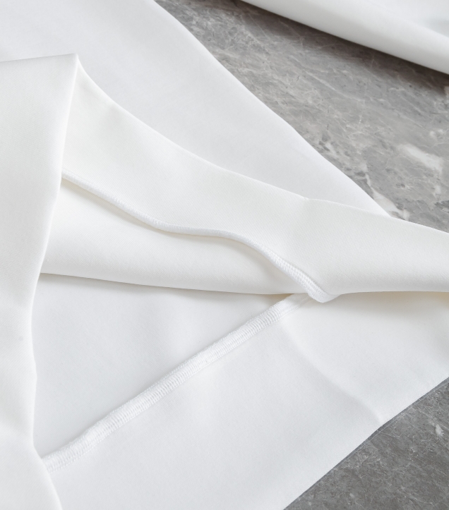 New# LV2025FW圆领长袖男士套头卫衣#质感硬朗挺拔有型，版型立体不易起皱，上身舒适却不失柔软度