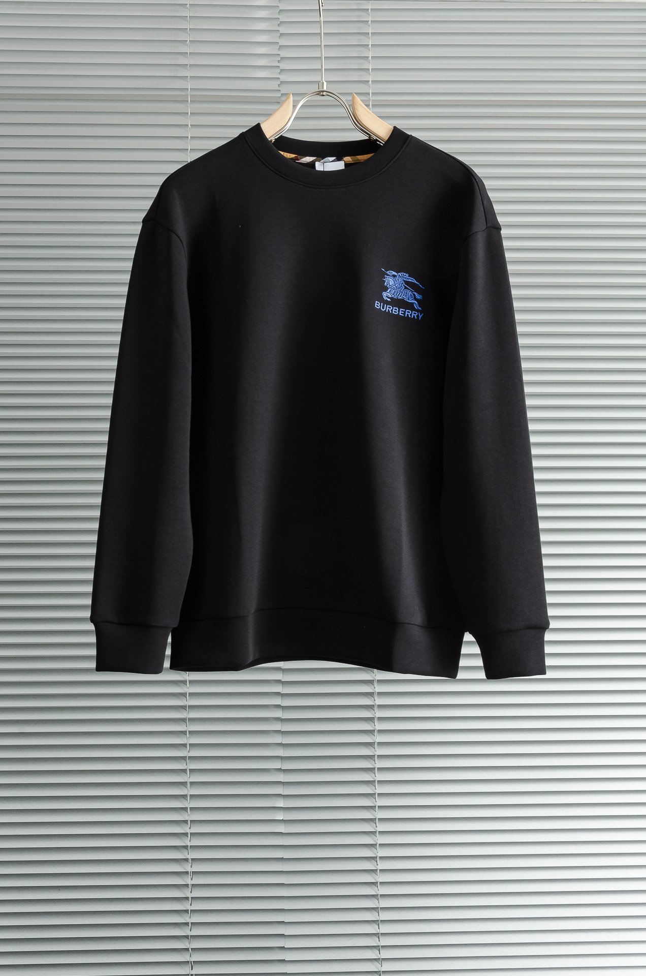 BBR巴宝莉2025FW圆领长袖男士套头卫衣#选用进口56%聚酯纤维 36%再生纤维8%氨纶面料，质感硬