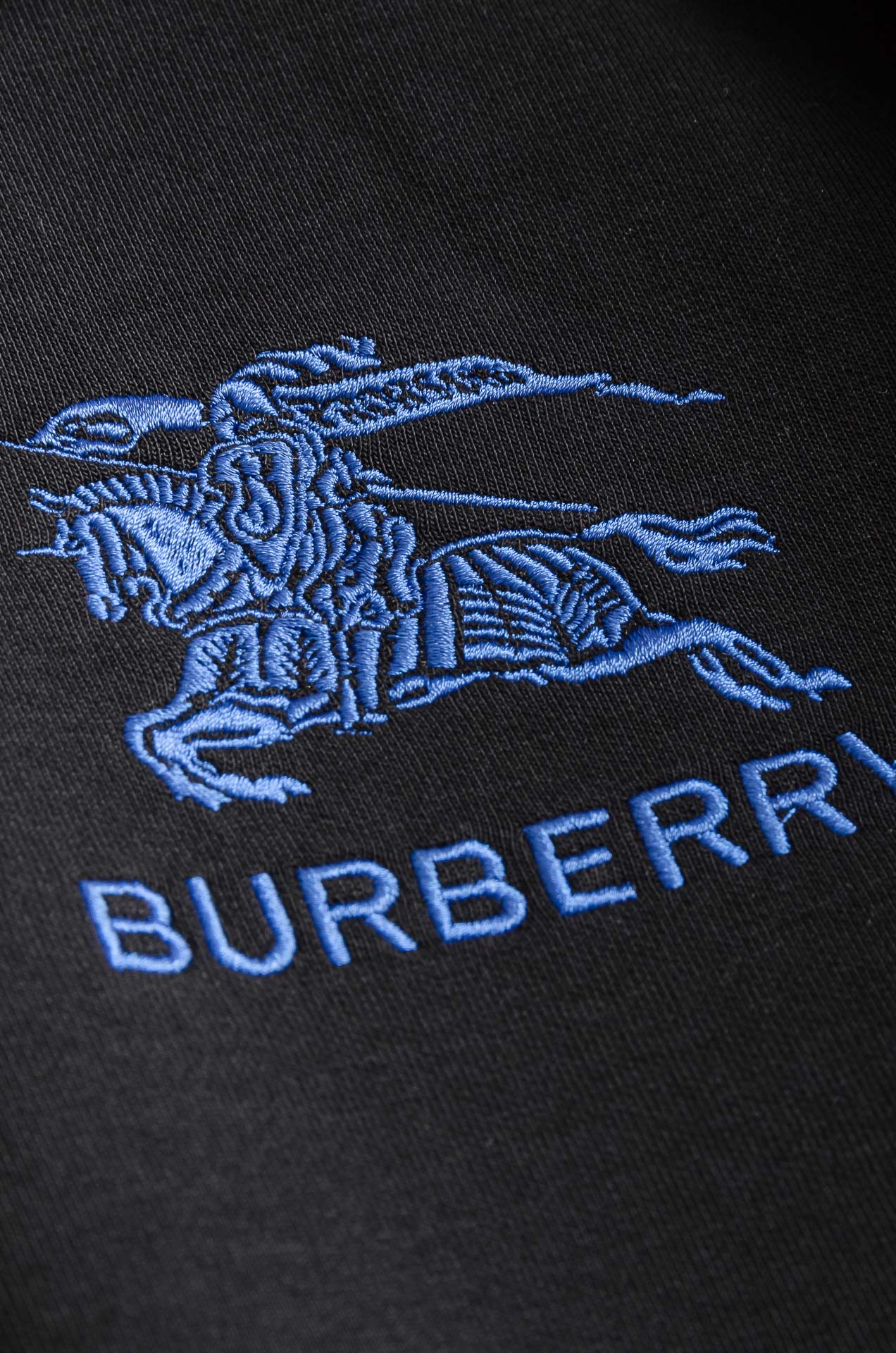 BBR巴宝莉2025FW圆领长袖男士套头卫衣#选用进口56%聚酯纤维 36%再生纤维8%氨纶面料，质感硬