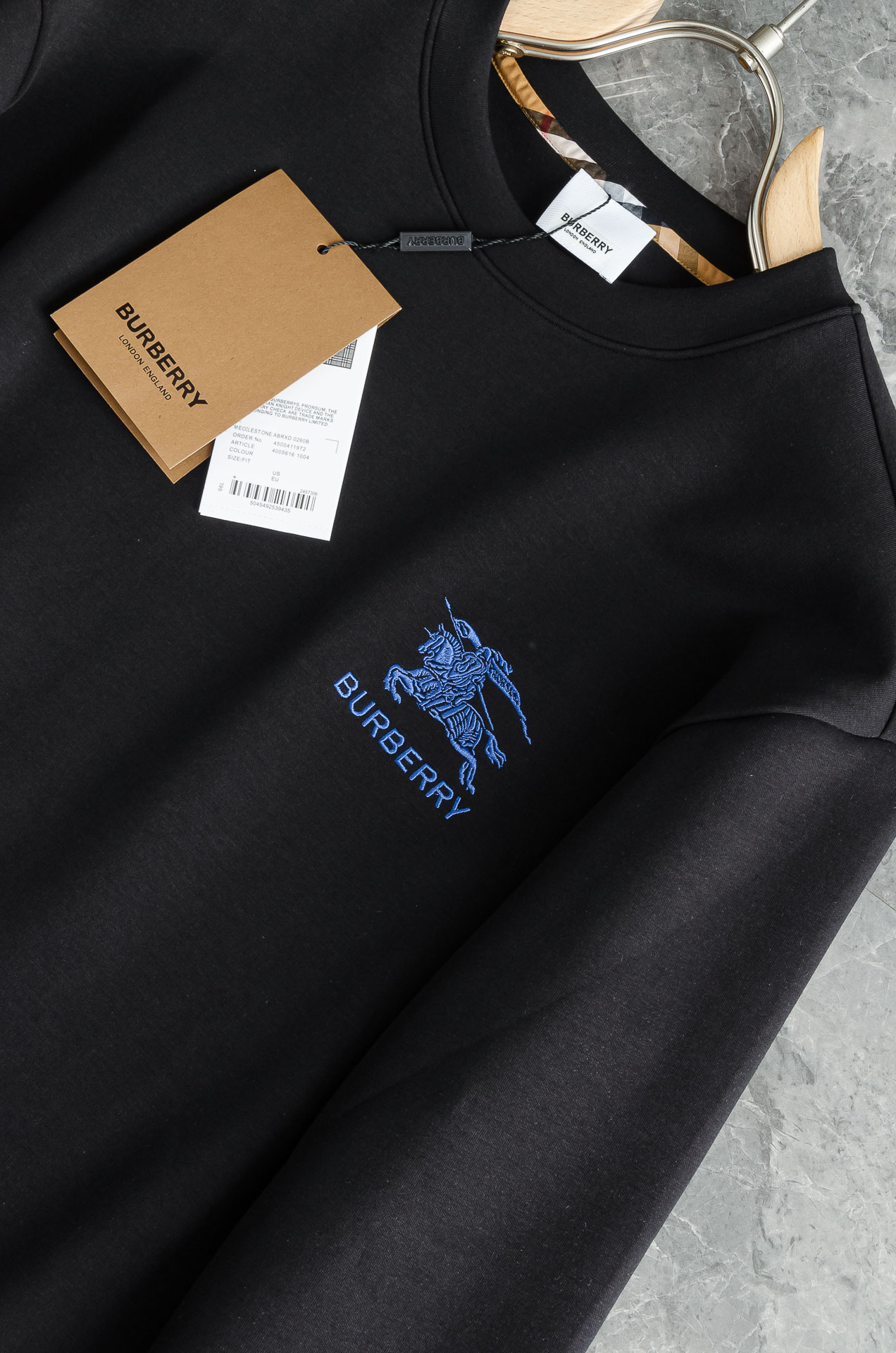 BBR巴宝莉2025FW圆领长袖男士套头卫衣#选用进口56%聚酯纤维 36%再生纤维8%氨纶面料，质感硬