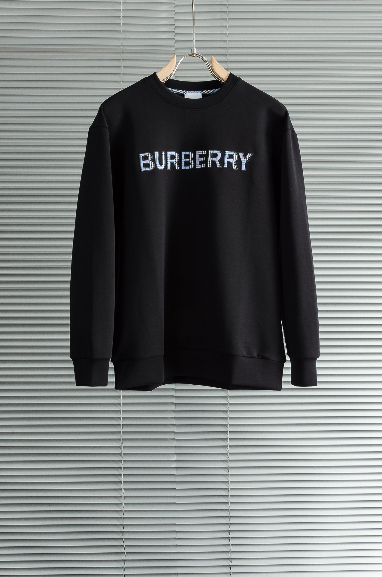 BBR巴宝莉2025FW圆领长袖男士套头卫衣#选用进口56%聚酯纤维 36%再生纤维8%氨纶面料，质感硬