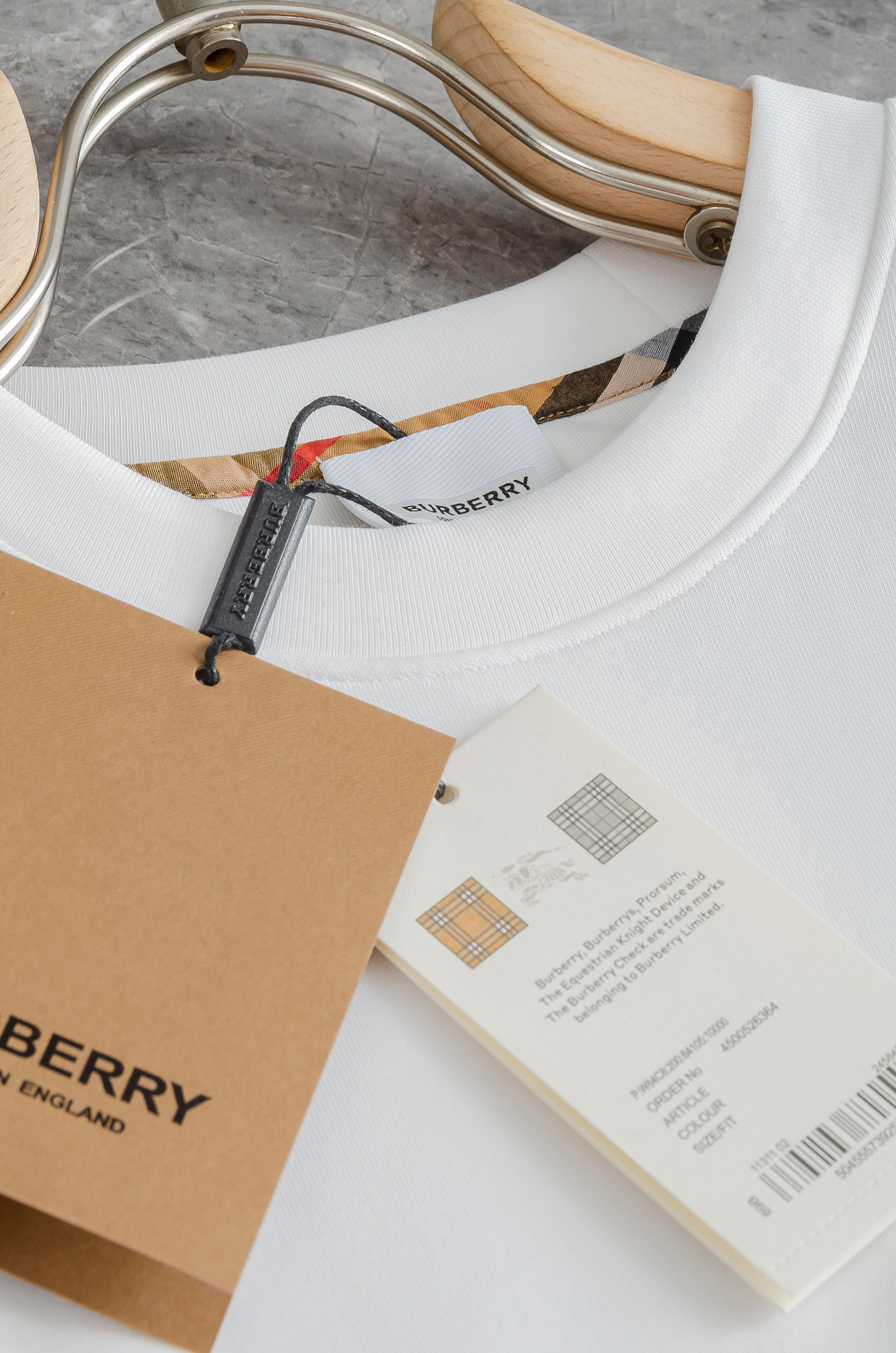 BBR巴宝莉2025FW圆领长袖男士套头卫衣#选用进口56%聚酯纤维 36%再生纤维8%氨纶面料，质感硬