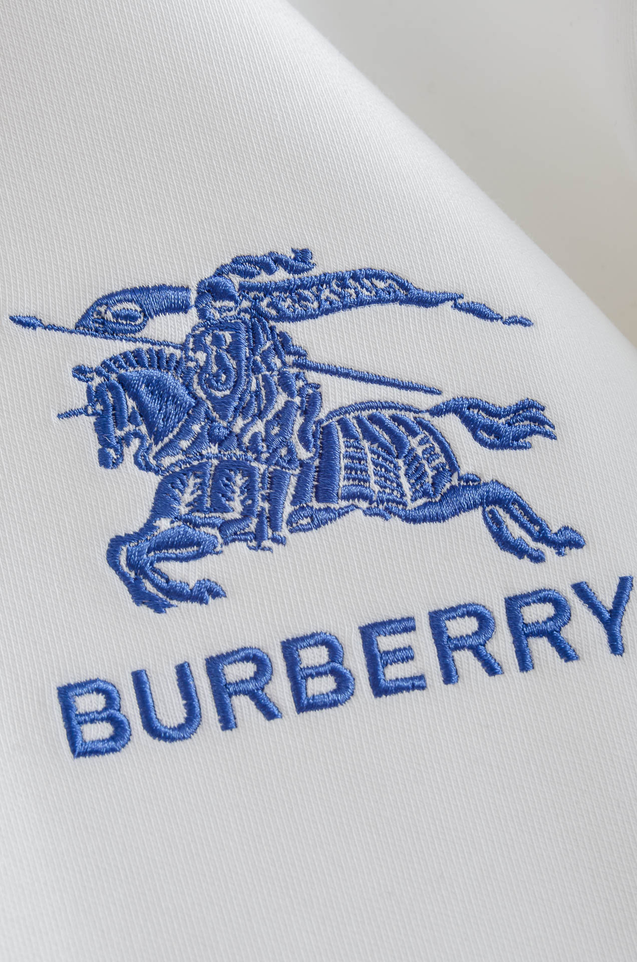 BBR巴宝莉2025FW圆领长袖男士套头卫衣#选用进口56%聚酯纤维 36%再生纤维8%氨纶面料，质感硬